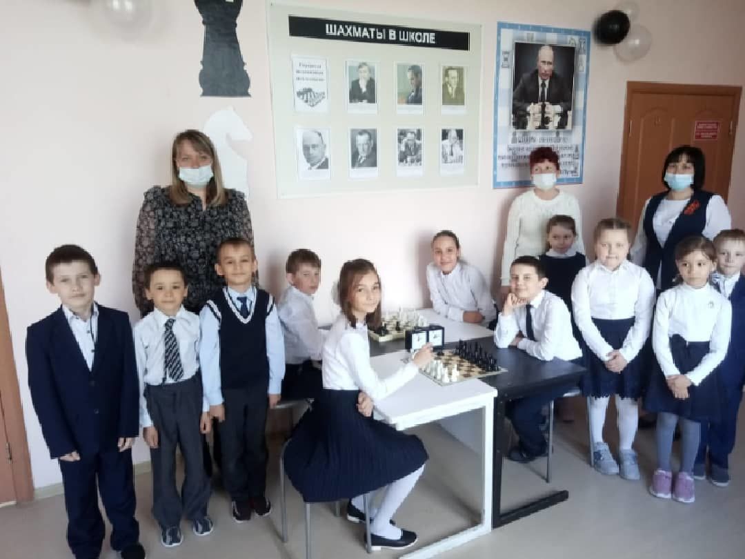 В Среднекамышлинской школе открыли шахматную зону