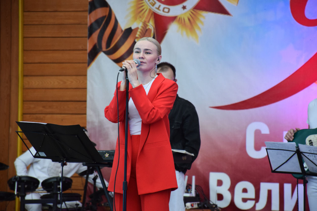 В День Победы праздничная программа в Нурлате завершилась концертом и салютом