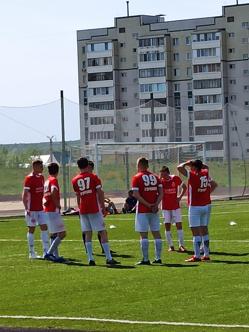 Нурлатцы участвуют в зональных соревнованиях по мини-футболу в Заинске