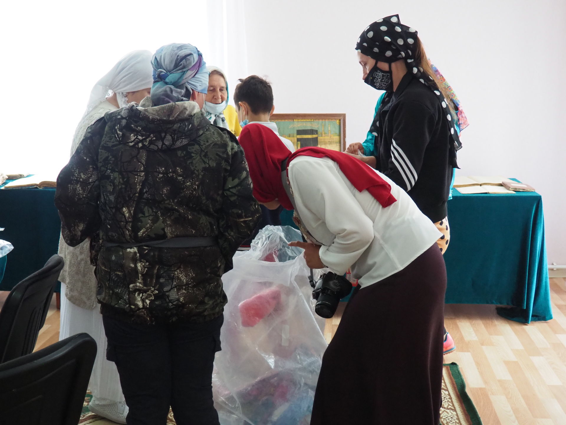 Мухтасибат района в День защиты детей раздает одежду малоимущим нурлатцам