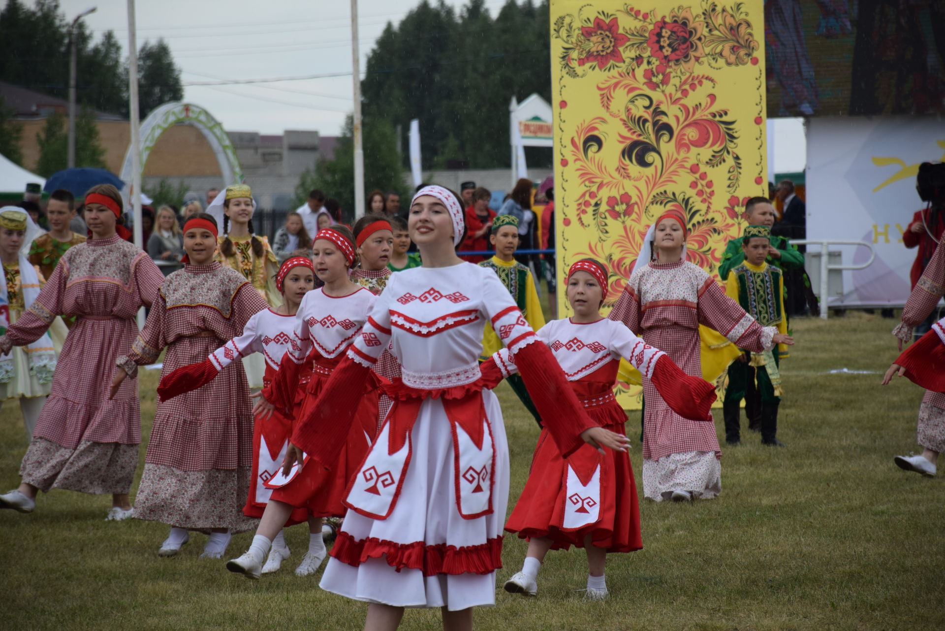 В Нурлате зрелищно и ярко прошел народный праздник Сабантуй