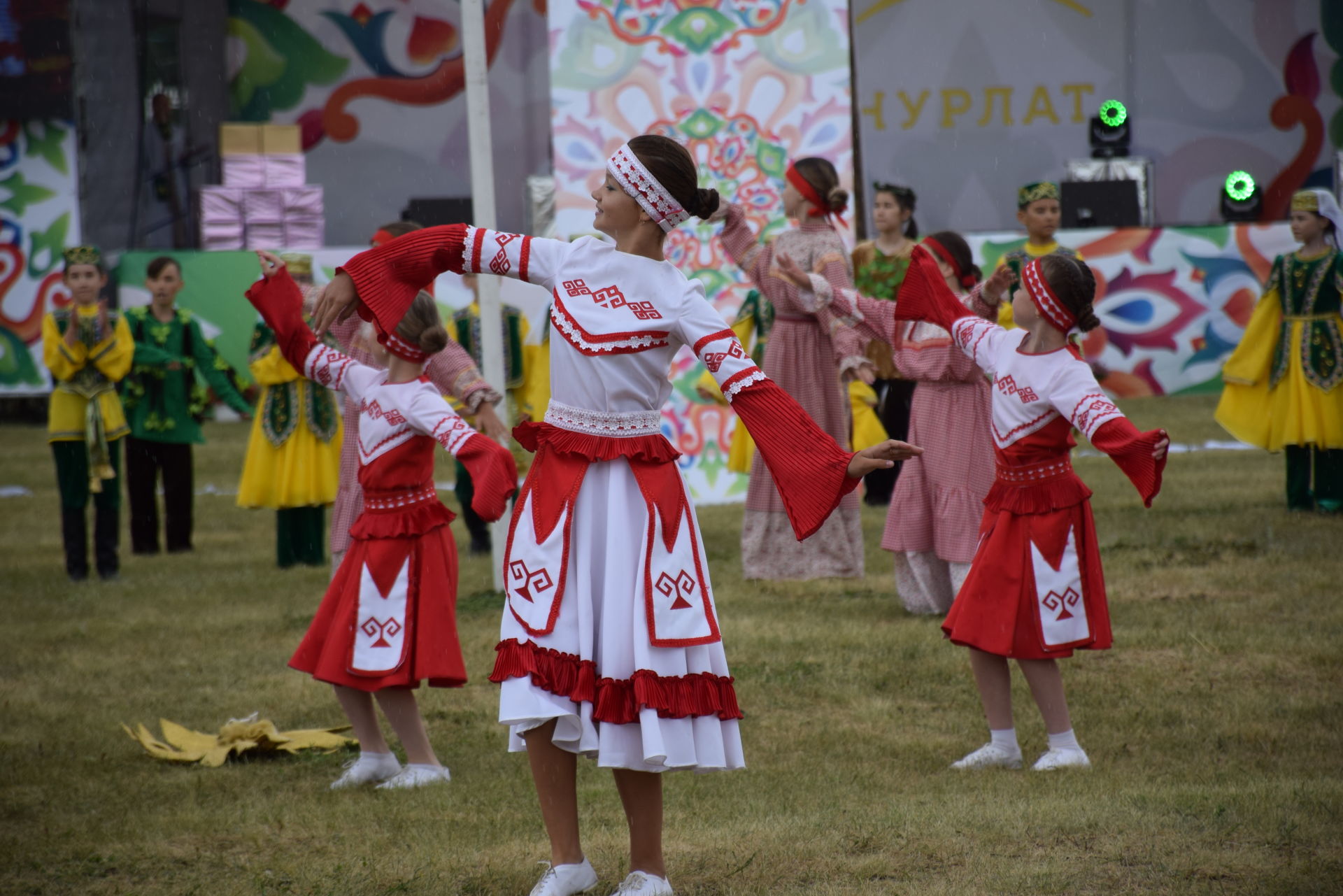 В Нурлате зрелищно и ярко прошел народный праздник Сабантуй