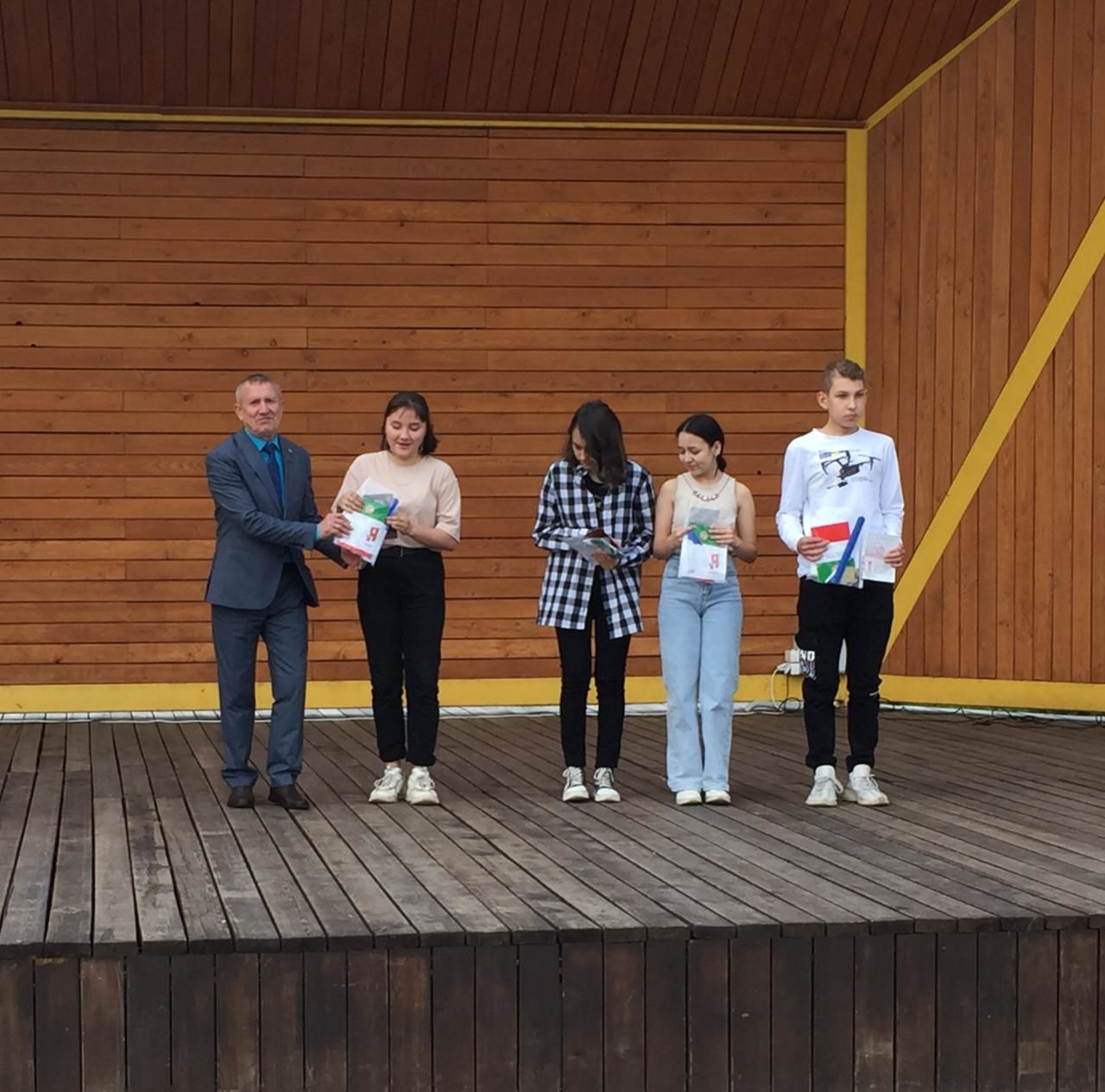 Юные граждане Нурлата в День России получили паспорта
