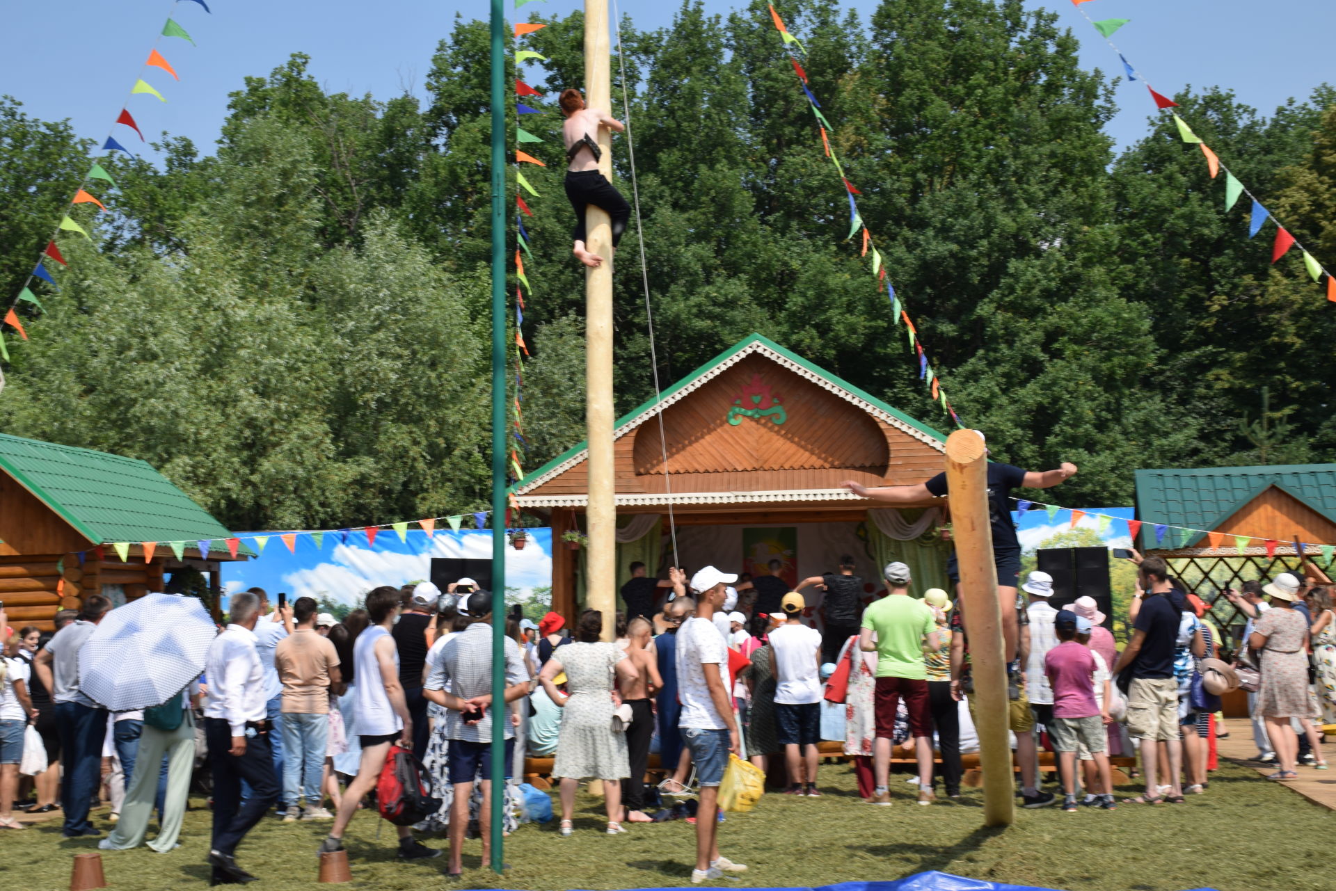 Нурлатское подворье на Казанском Сабантуе отличилось яркостью и массовостью