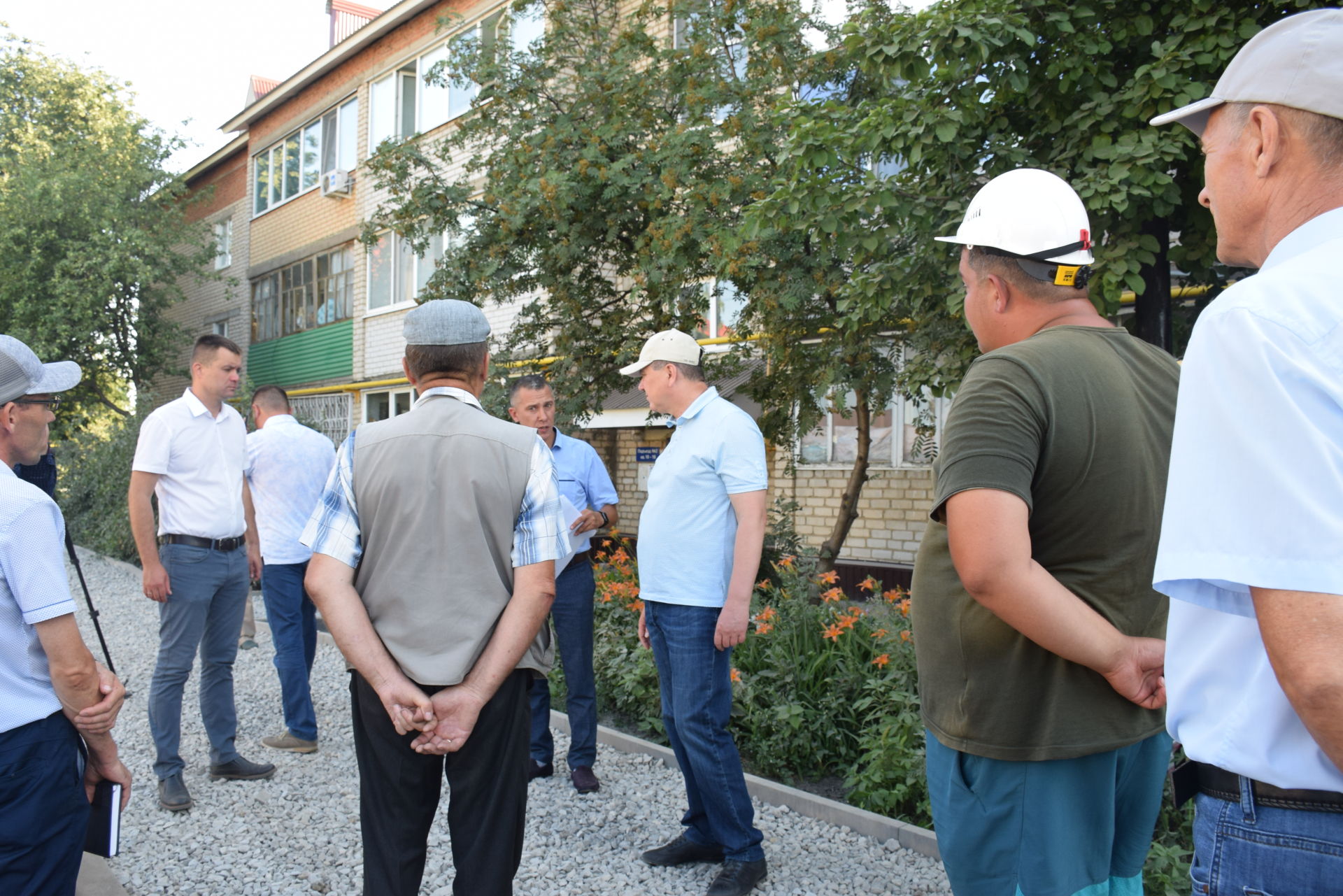 Алмаз Ахметшин посетил объекты, вошедшие в программу «Наш двор»