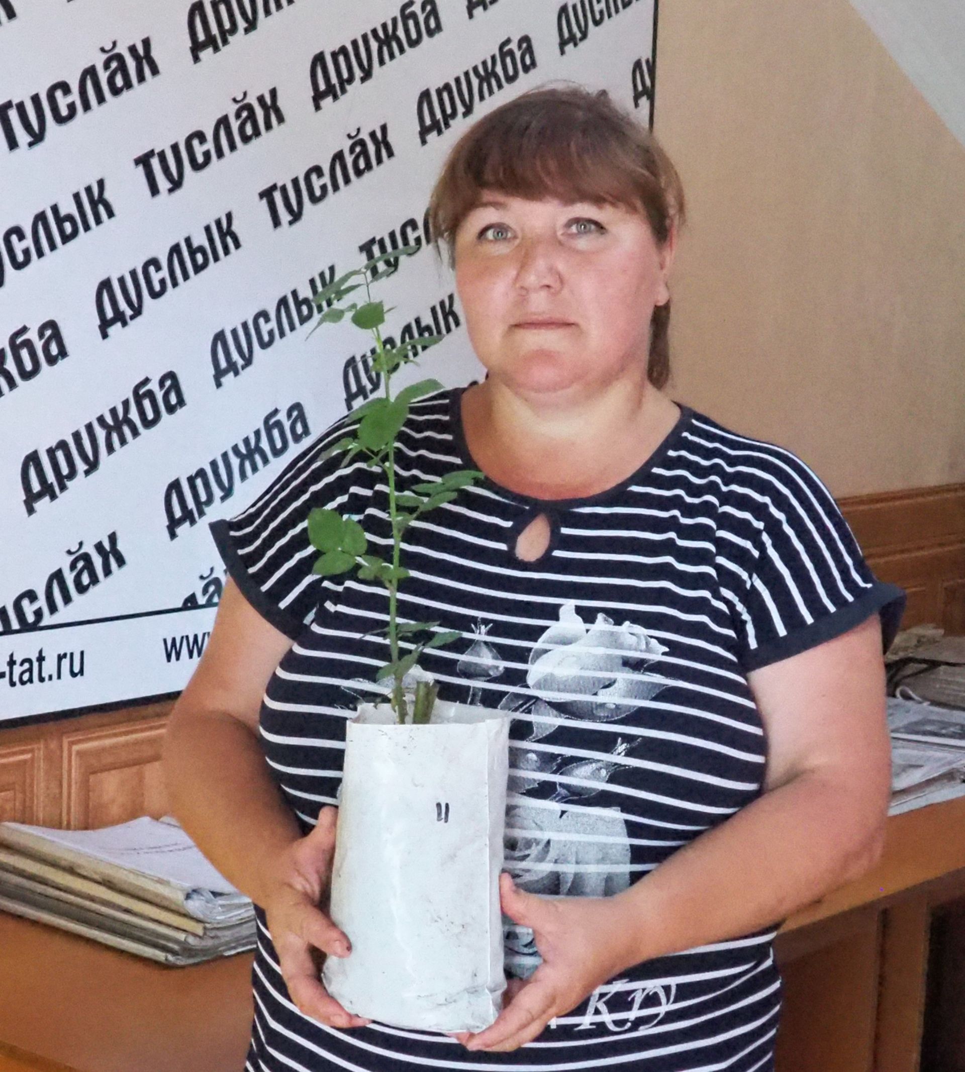 Андрей Краснов из Средней Камышлы получил в подарок розу от «Нурлат-информа»