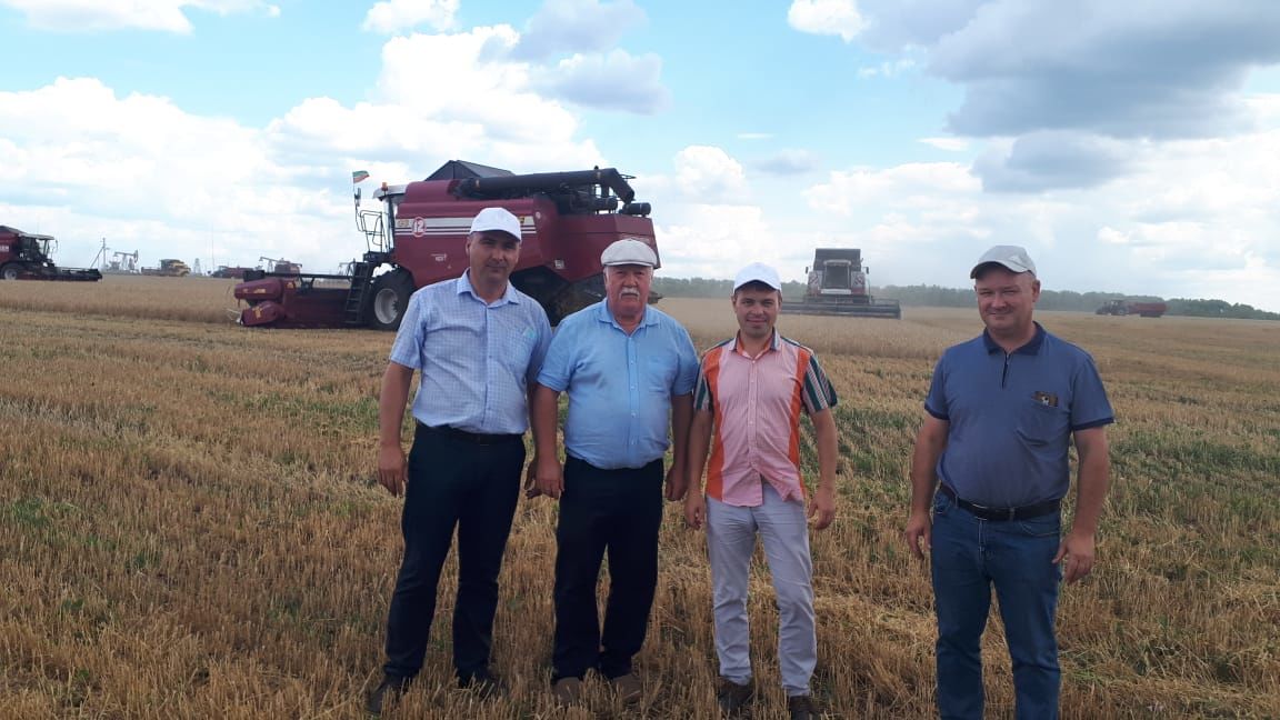 В Нурлатском районе комиссия проверила состояние зерноуборочной техники