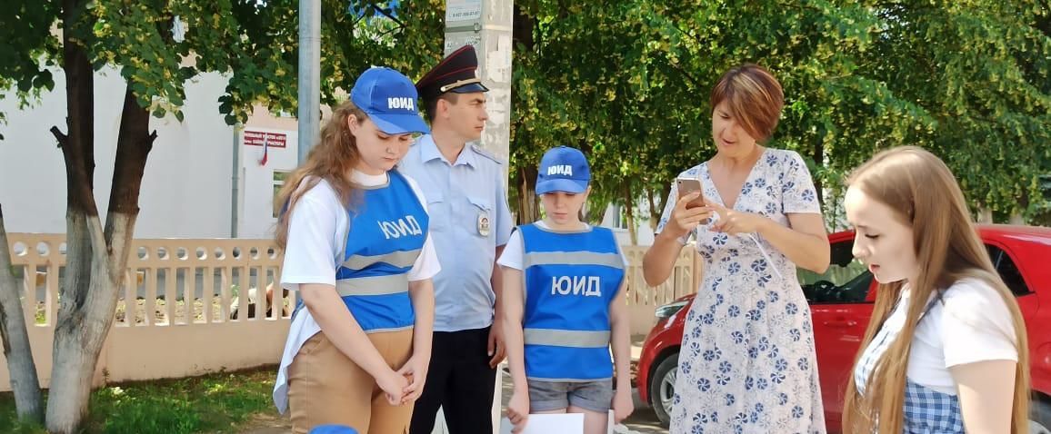 ​​​​​​​Автоинспекторы Татарстана нанесли предупреждающие надписи перед пешеходными переходами  &nbsp;