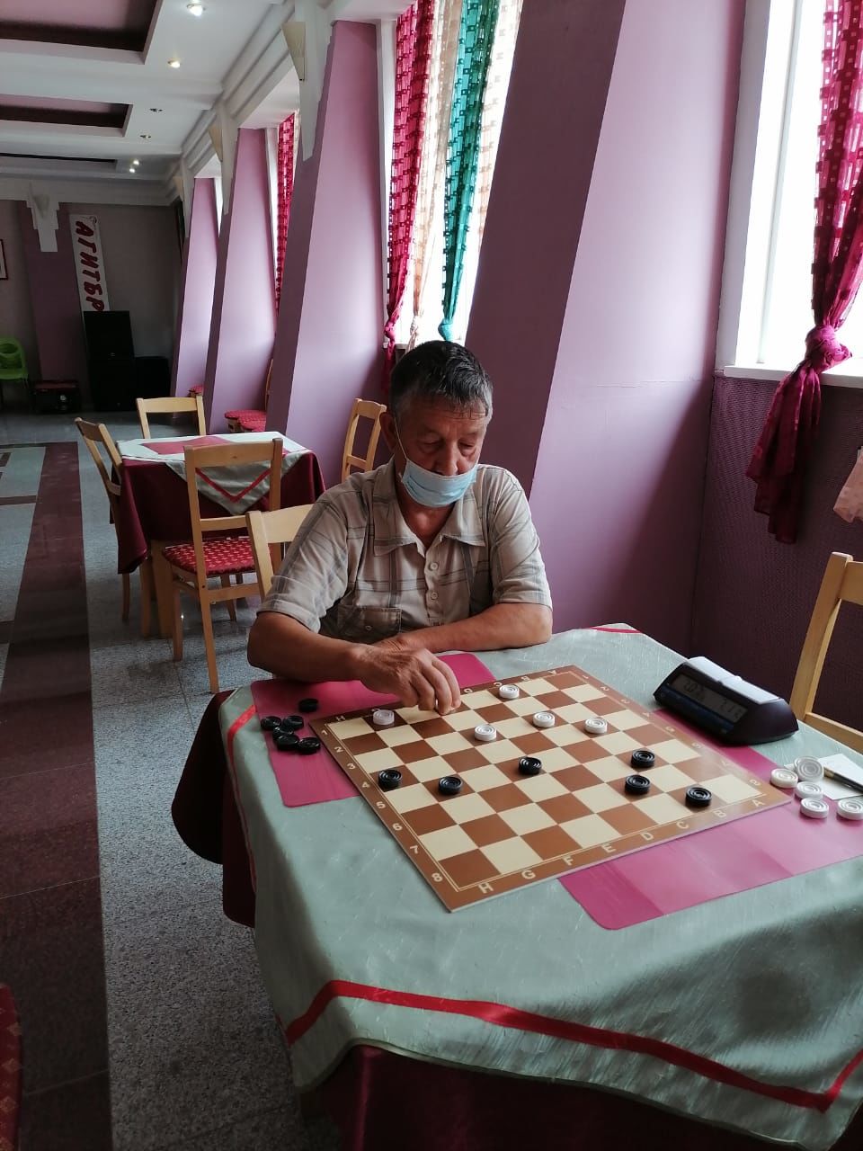 В День физкультурника в Нурлате прошел районный турнир по шашкам