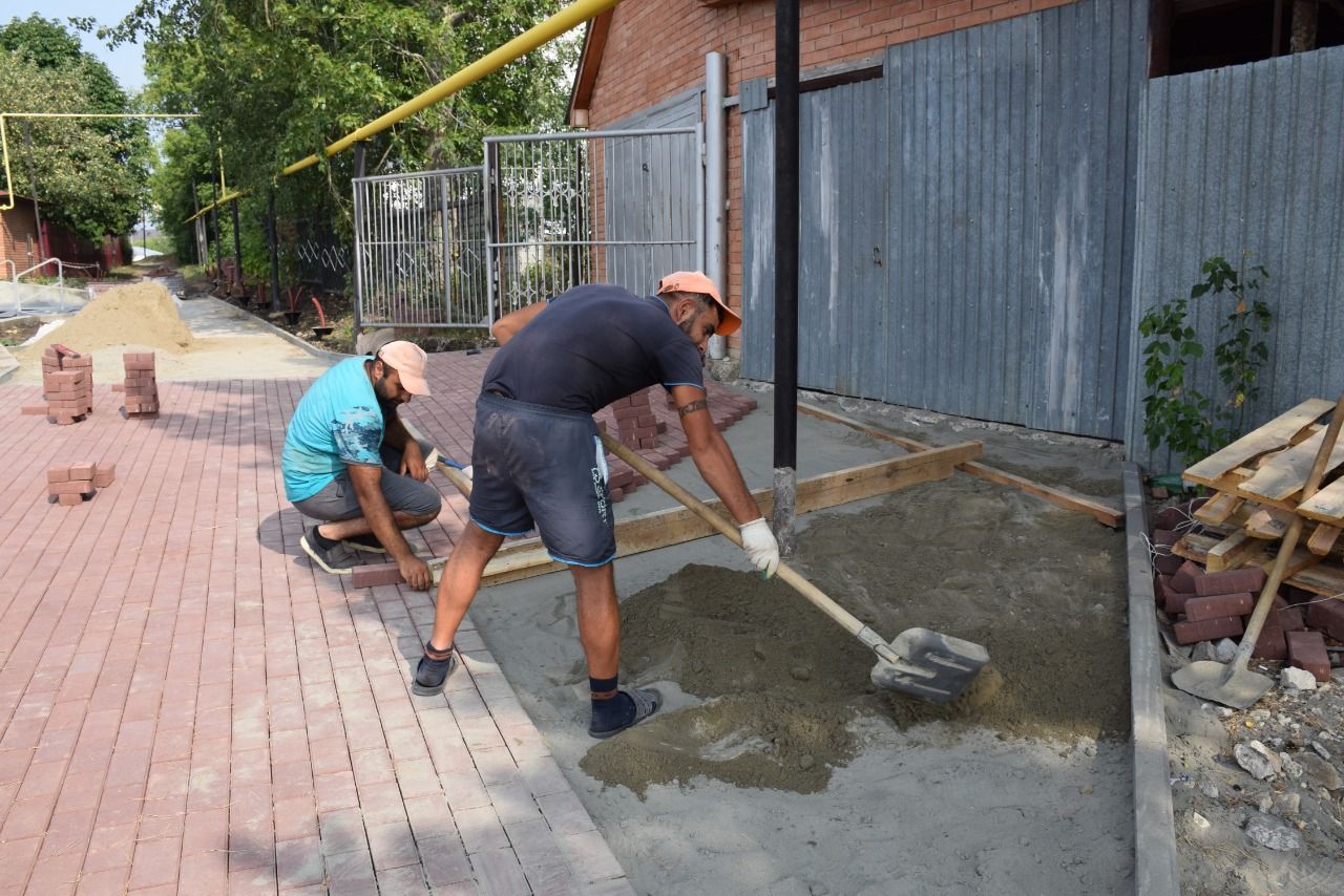 Работы на городском озере в микрорайоне Шашина идут полным ходом