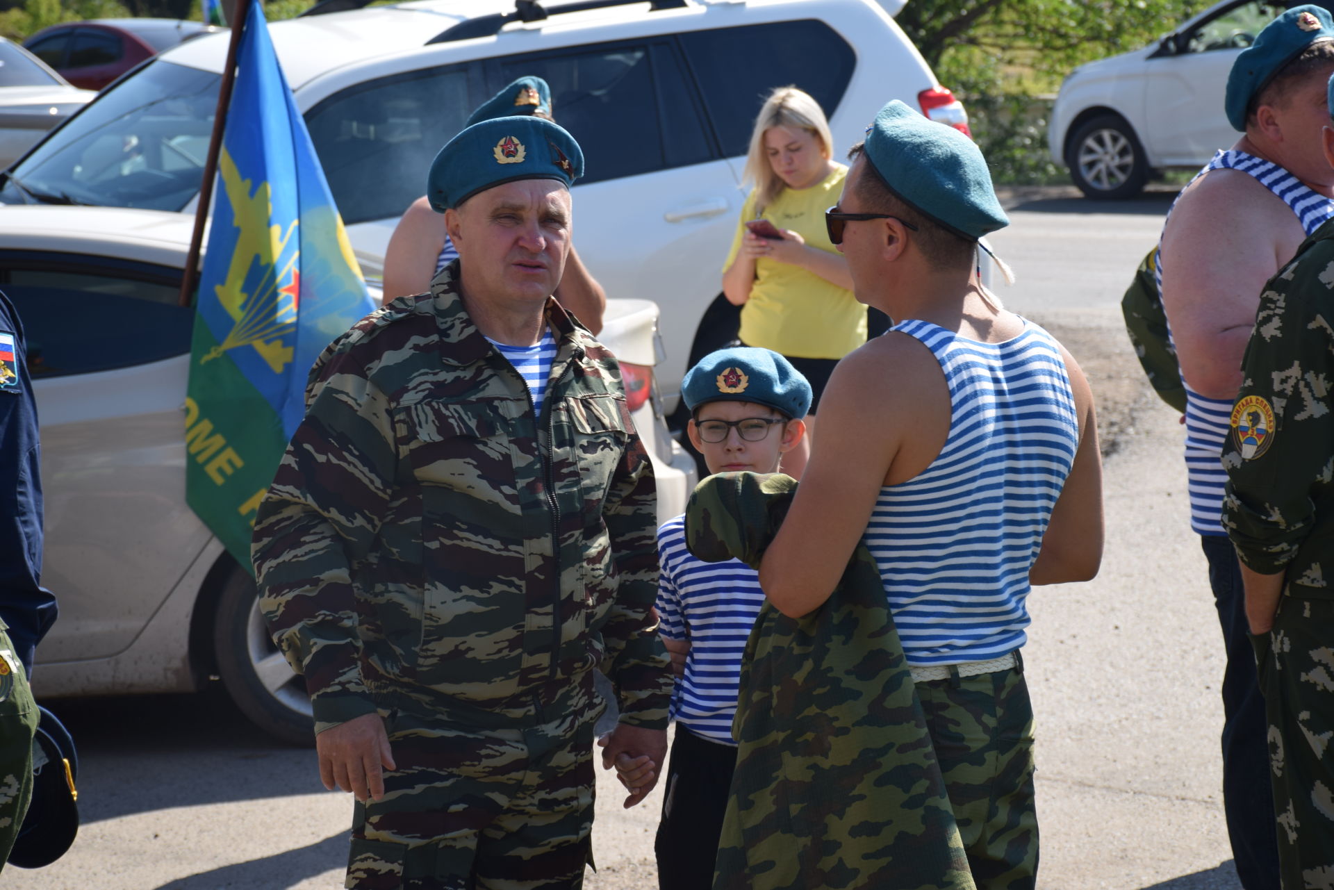 В Нурлате торжественно поздравили ветеранов-десантников