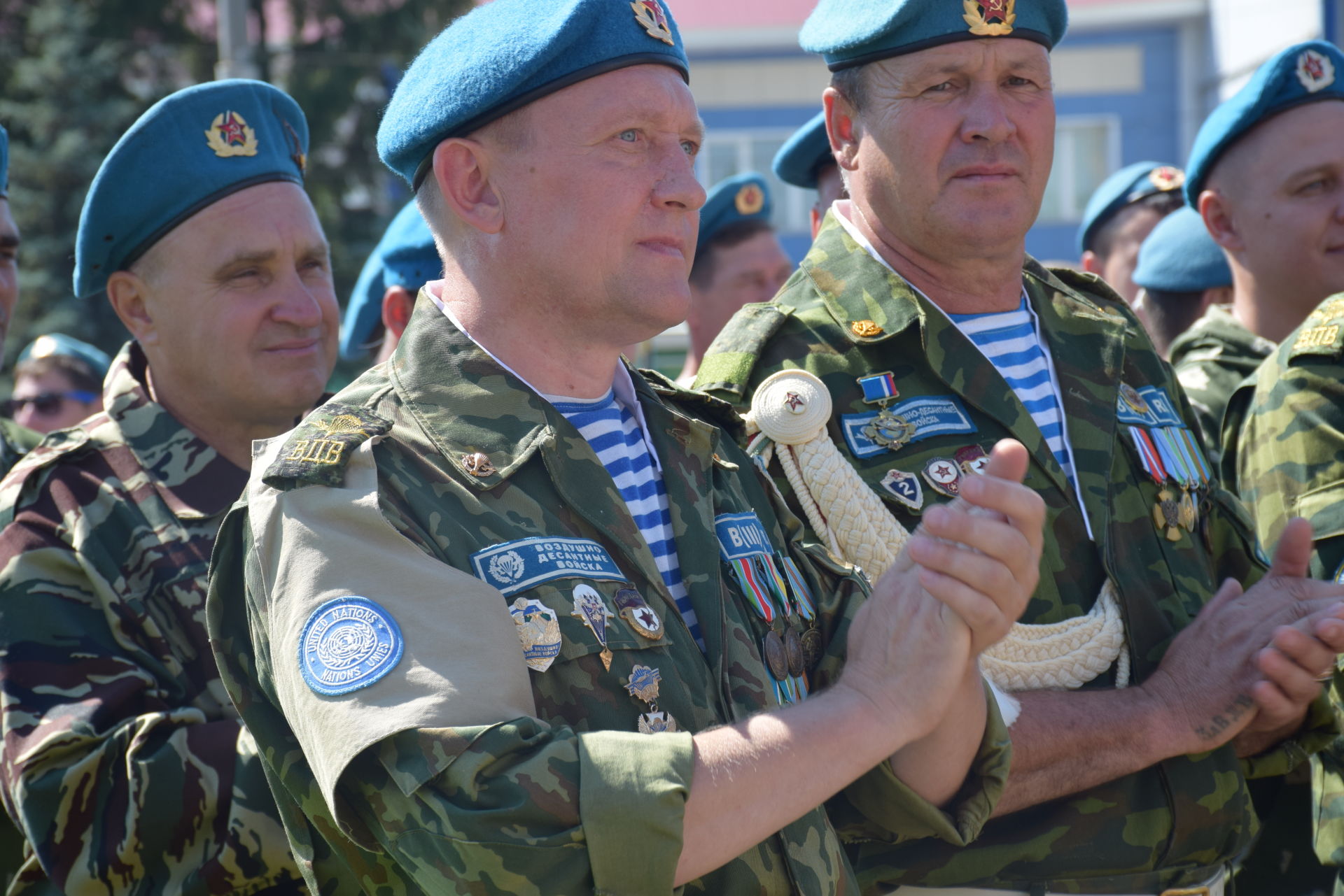 В Нурлате торжественно поздравили ветеранов-десантников