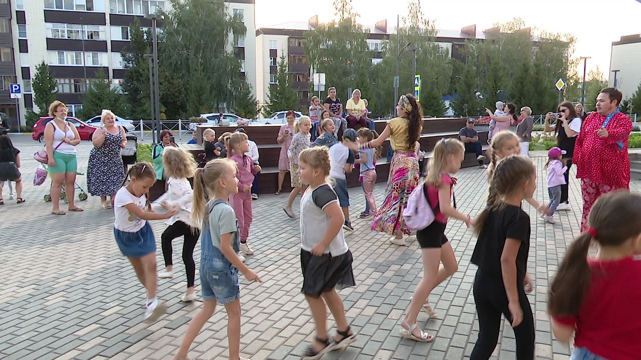 В сквере «Музыкальный» для юных нурлатцев организовали народные игры