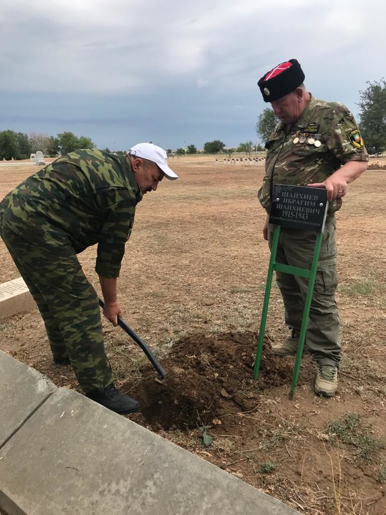 В память о нурлатском фронтовике в Россошках установили мемориальную табличку