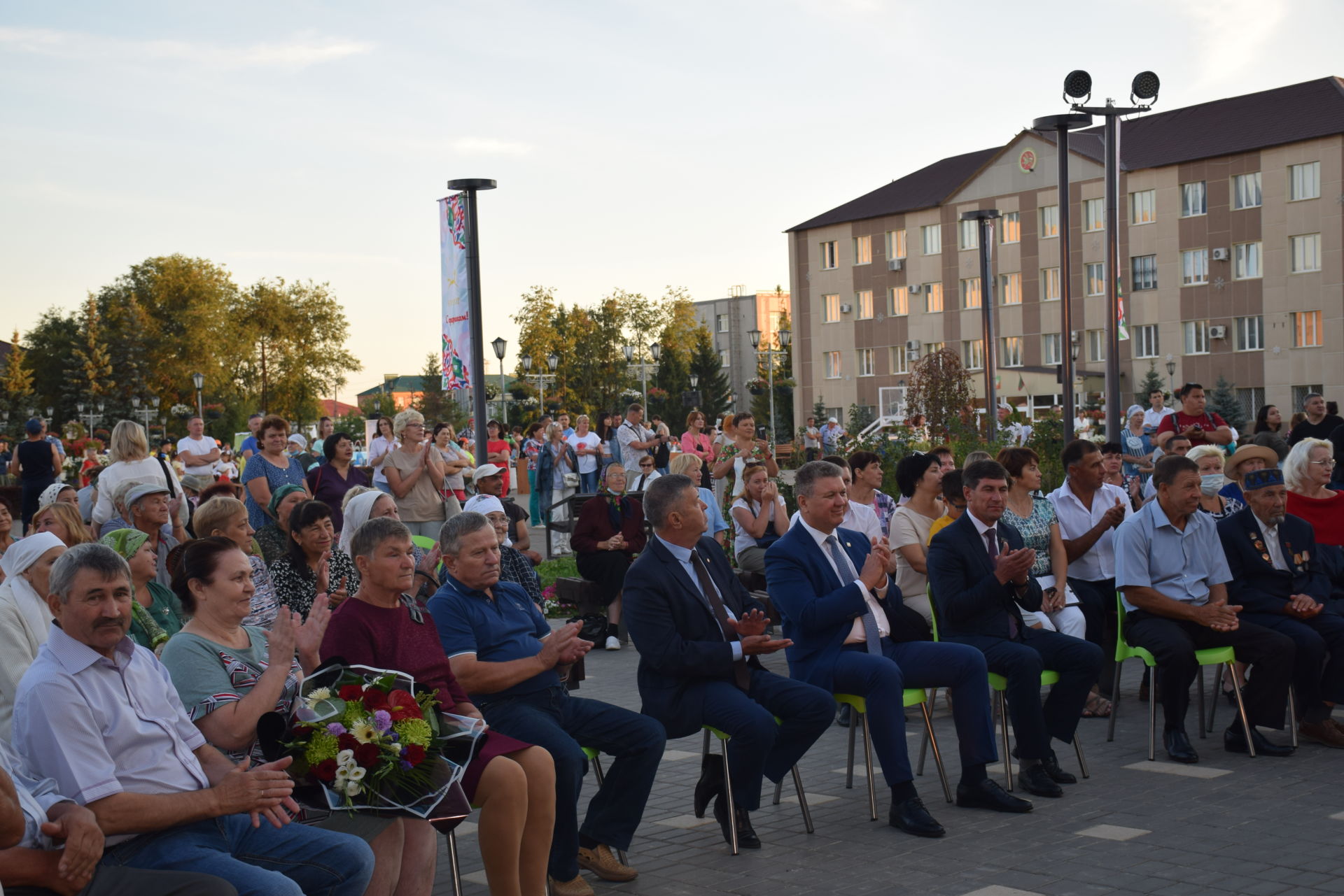 В Нурлате прошло торжественное мероприятие по случаю Дня строителя