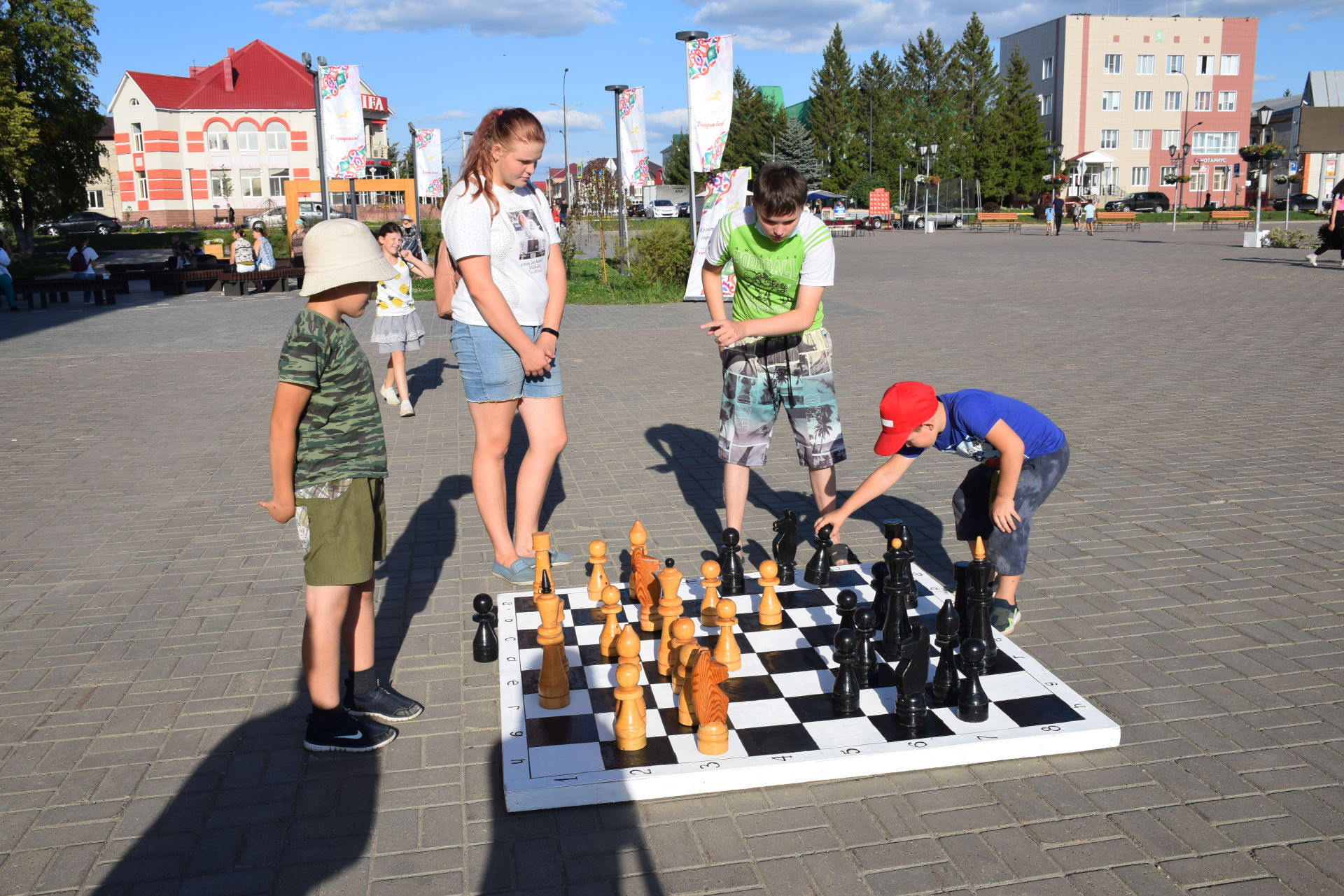 В Нурлате прошло торжественное мероприятие по случаю Дня строителя |  06.08.2021 | Нурлат - БезФормата