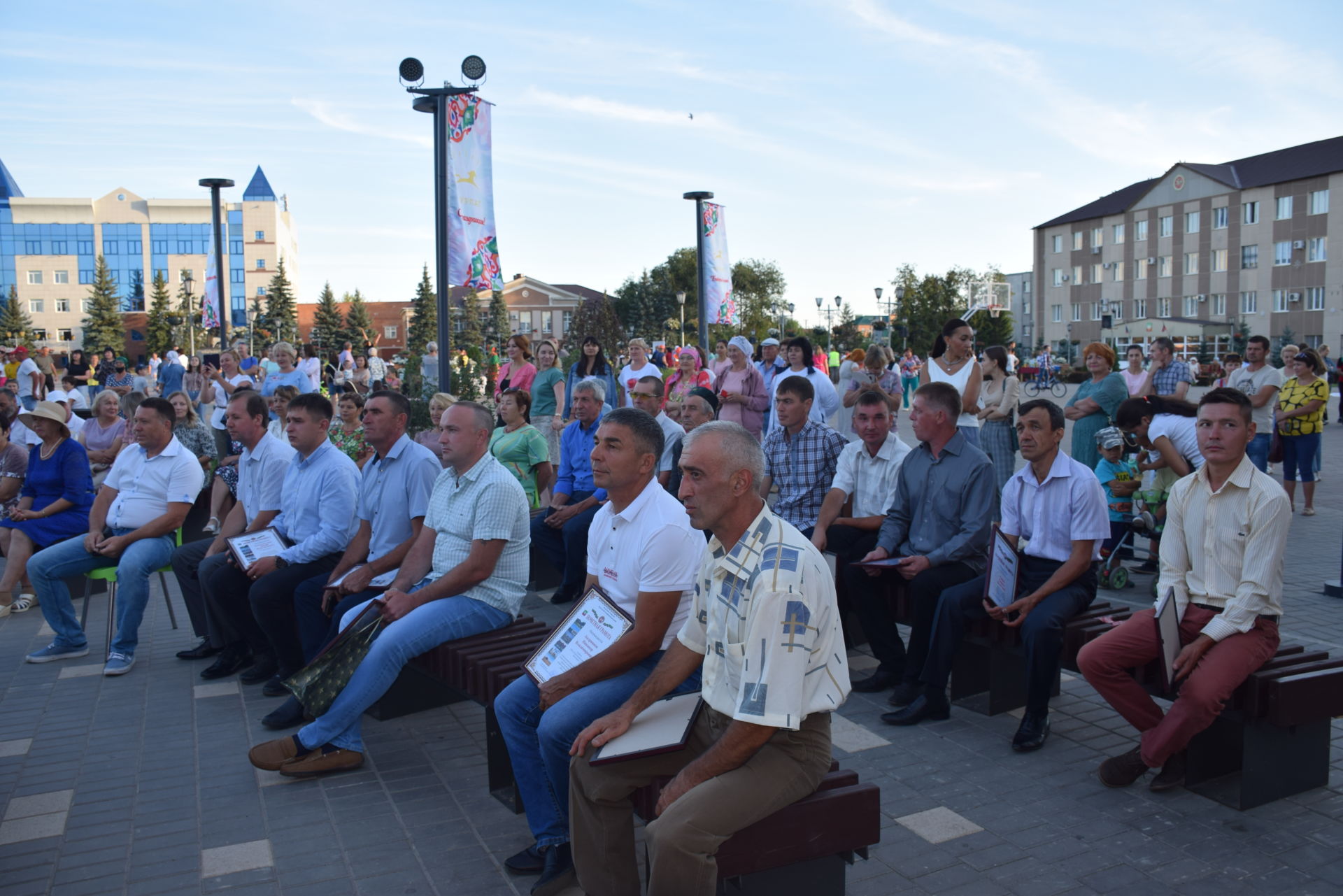 В Нурлате прошло торжественное мероприятие по случаю Дня строителя