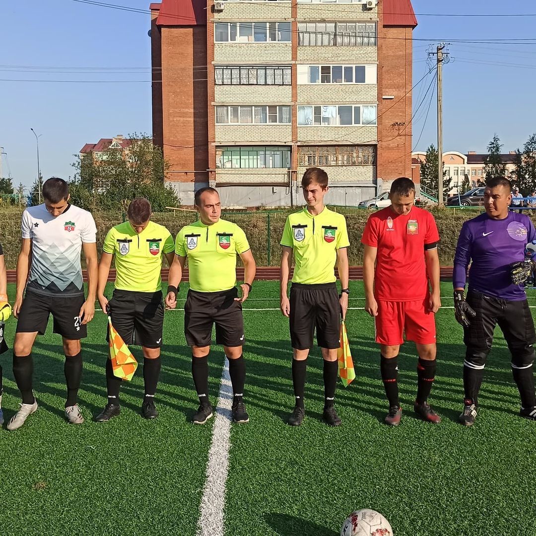 Нурлатцы продолжают участвовать в Первенстве РТ по футболу