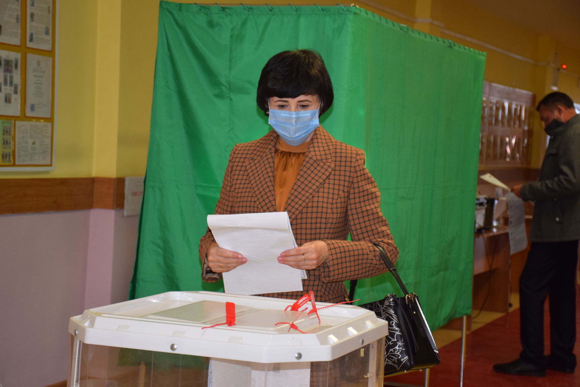 Глава Нурлатского района принял участие на выборах в Госдуму в Единый день голосования