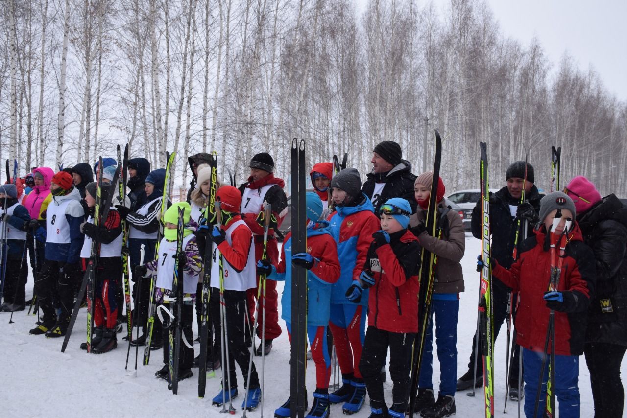 В Нурлате прошли лыжные соревнования «Папа, мама, я – спортивная семья»