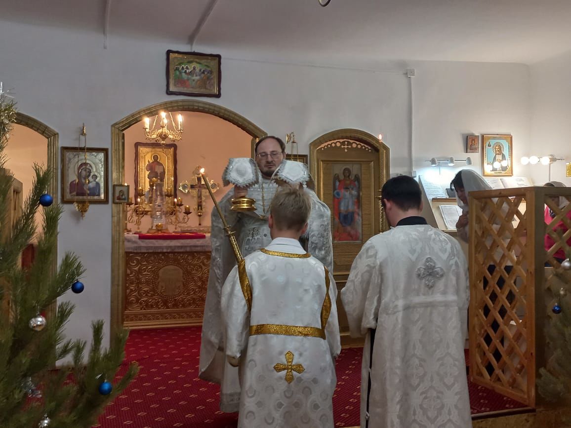 Духовенство Нурлатского благочиния поздравляет всех с Рождеством Христовым