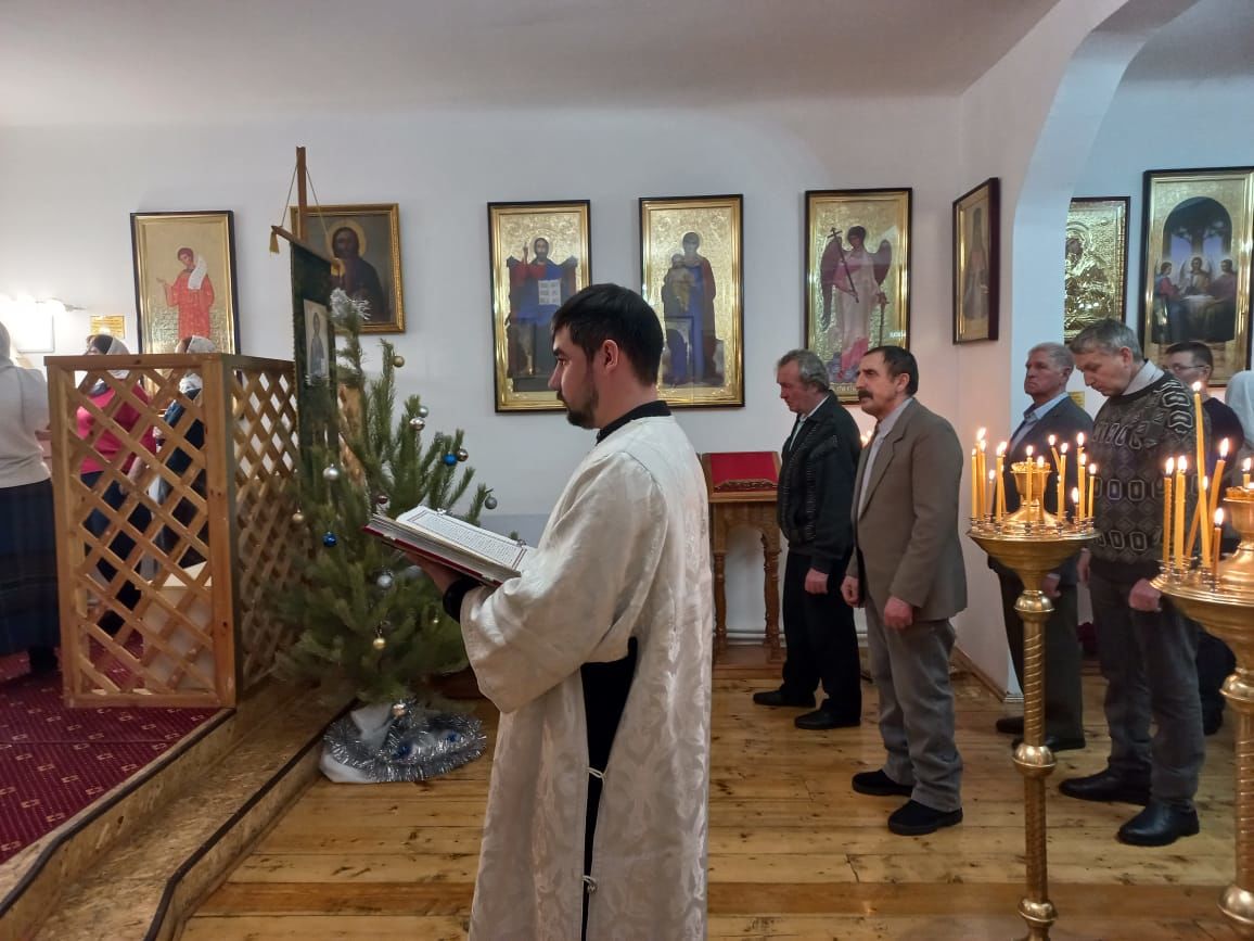 Духовенство Нурлатского благочиния поздравляет всех с Рождеством Христовым