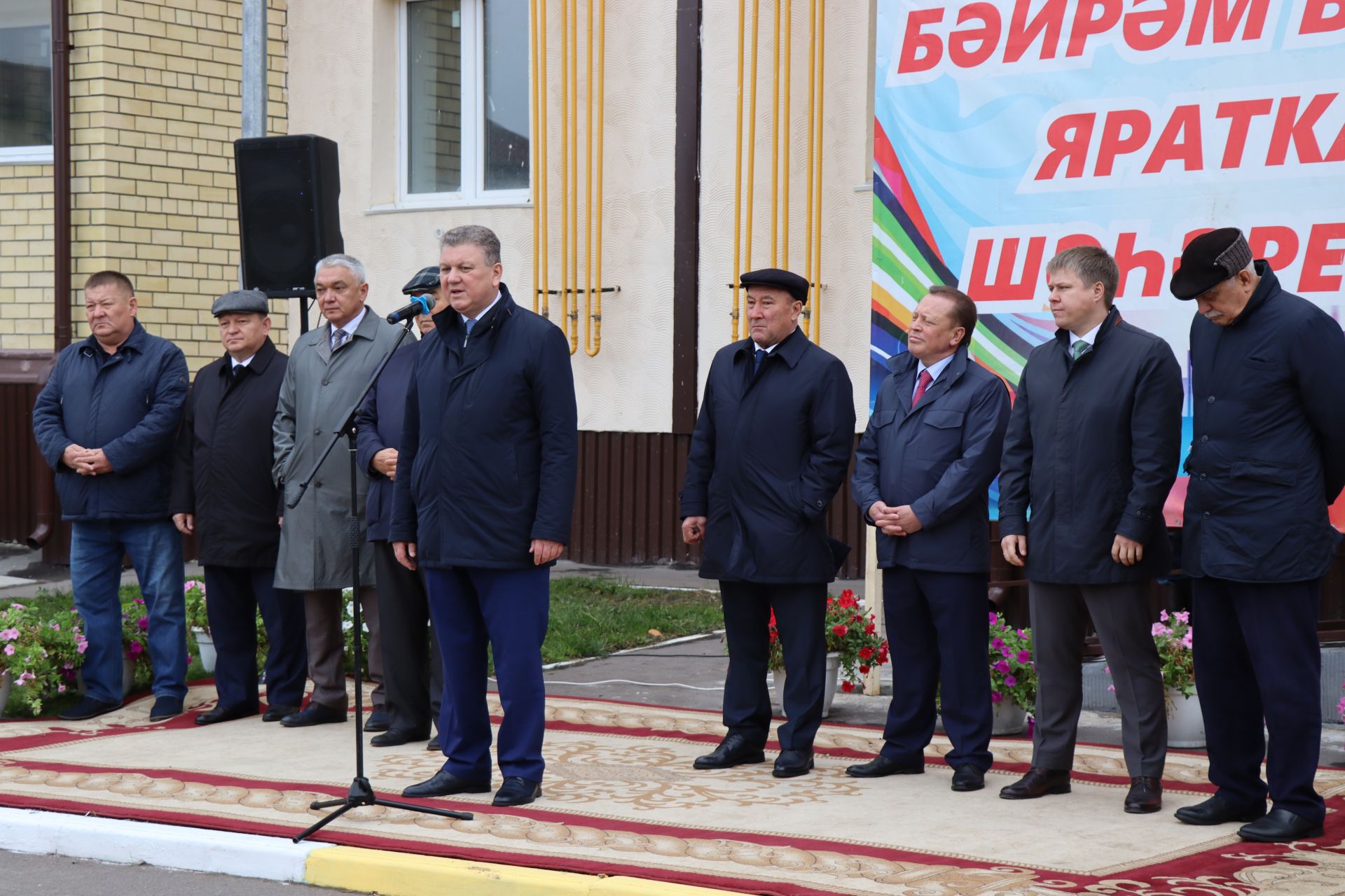 Марат Ахметов в Нурлате вручил ключи новоселам