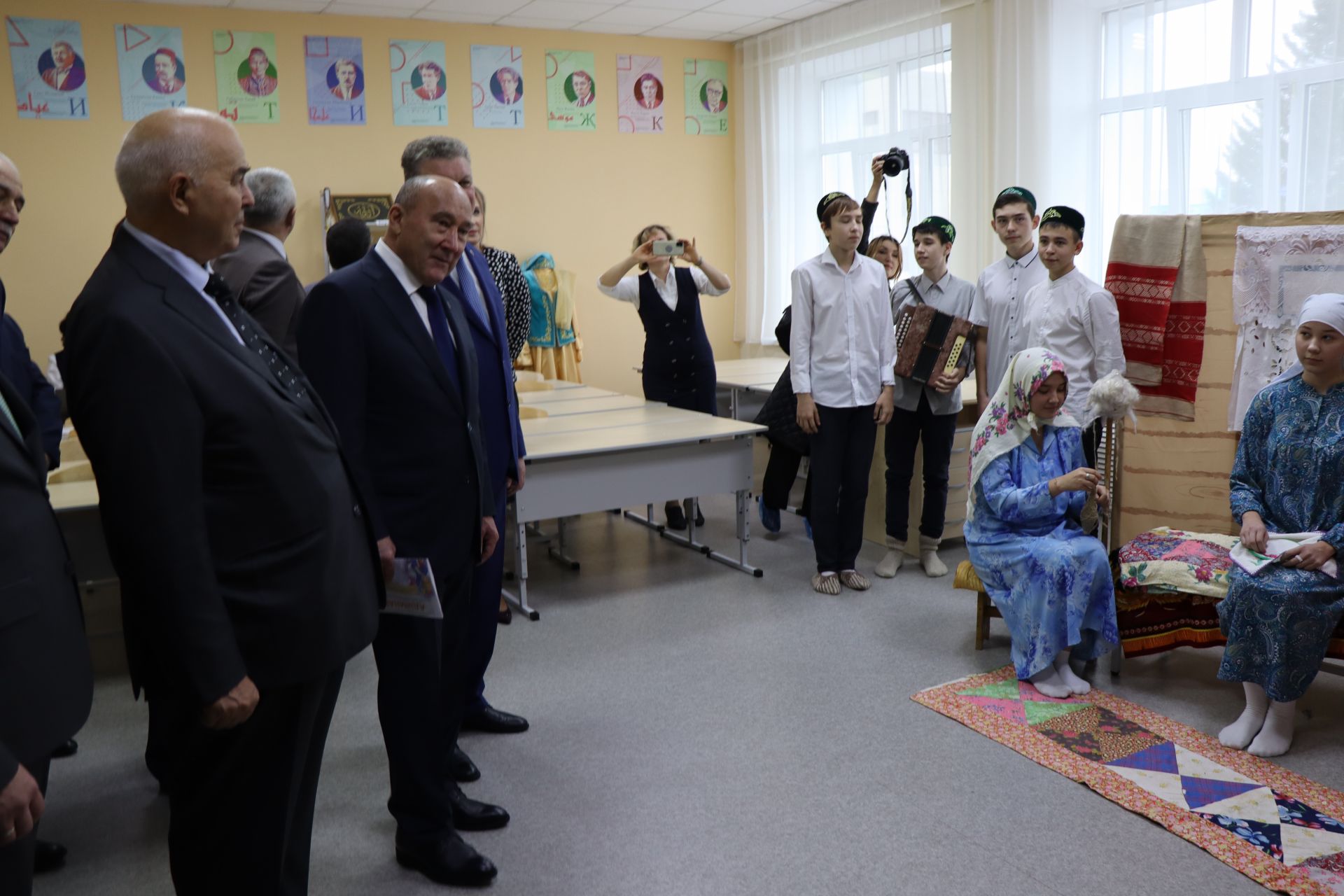 В Нурлатской школе №1 Марату Ахметову показали не только музей