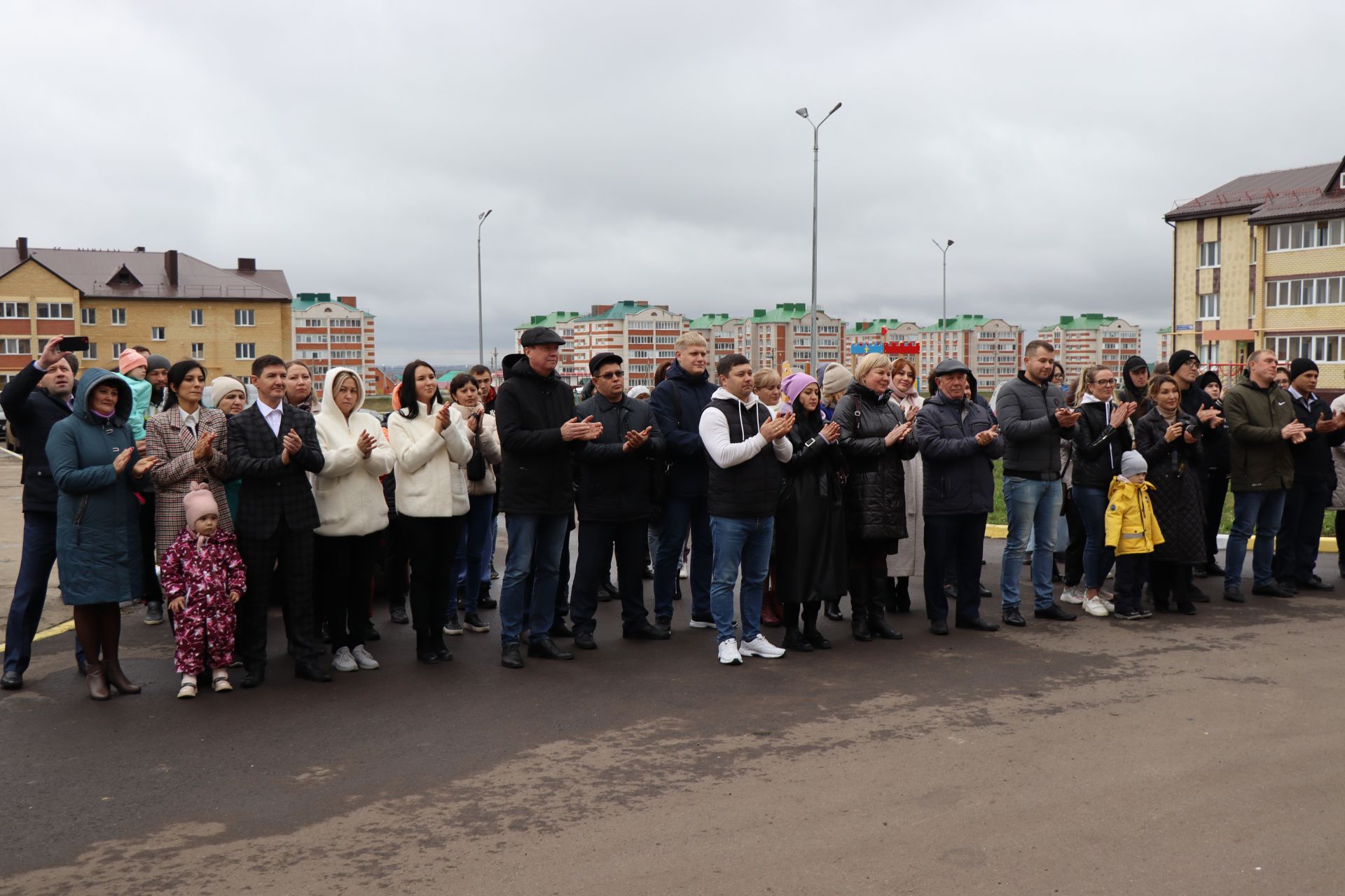 Марат Ахметов в Нурлате вручил ключи новоселам