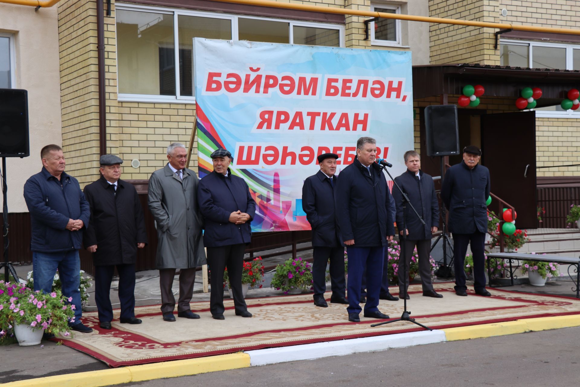 Марат Ахметов в Нурлате вручил ключи новоселам