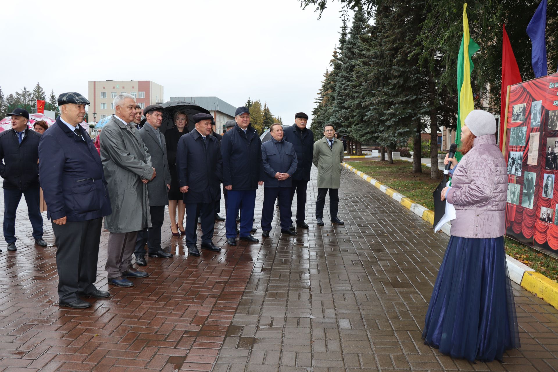 В Нурлате открылся первый в Татарстане памятник основателю татарского театра Габдулле Кариеву