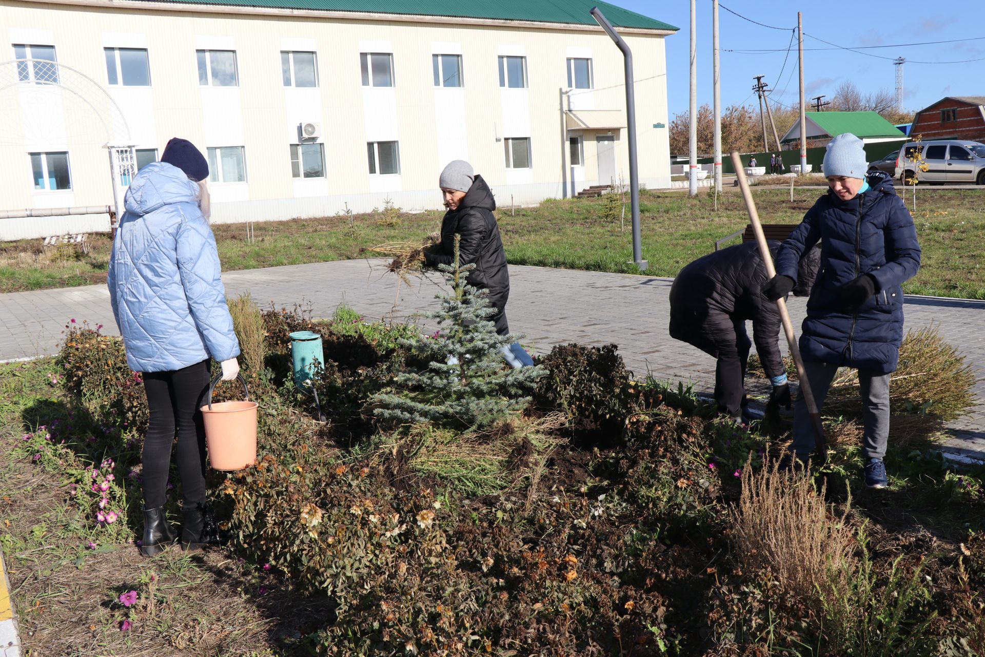 В городе Нурлат прошел День посадки деревьев