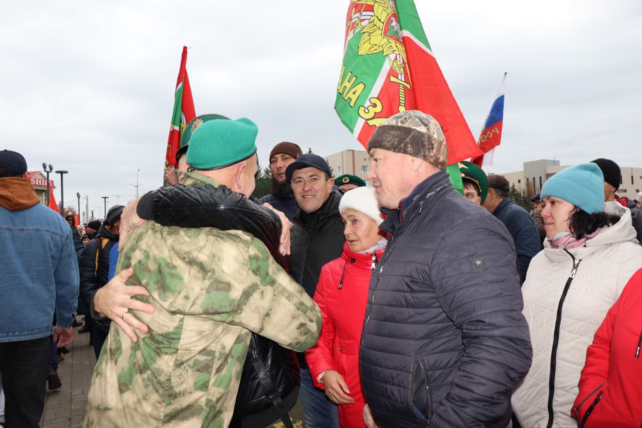 В Нурлате торжественно проводили мобилизованных земляков