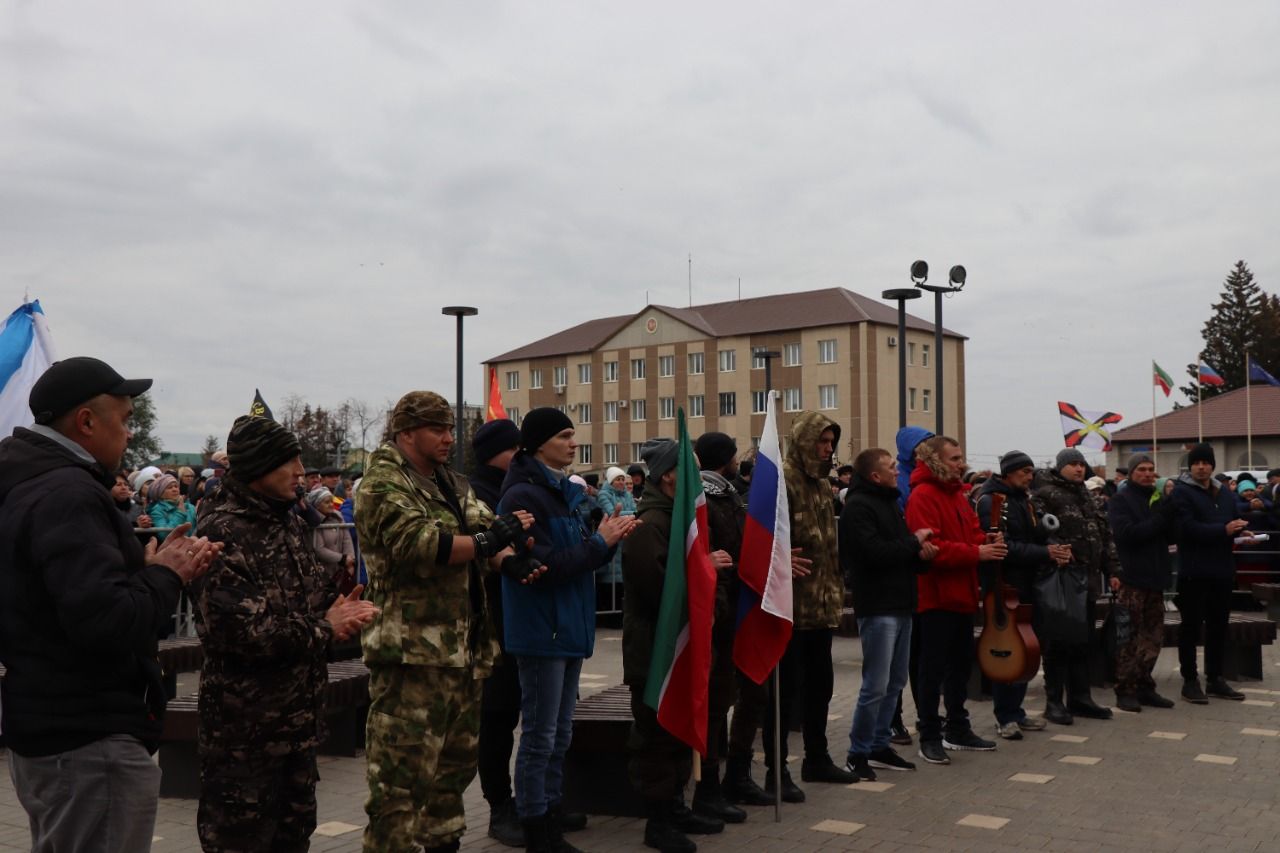 В Нурлате торжественно проводили мобилизованных земляков