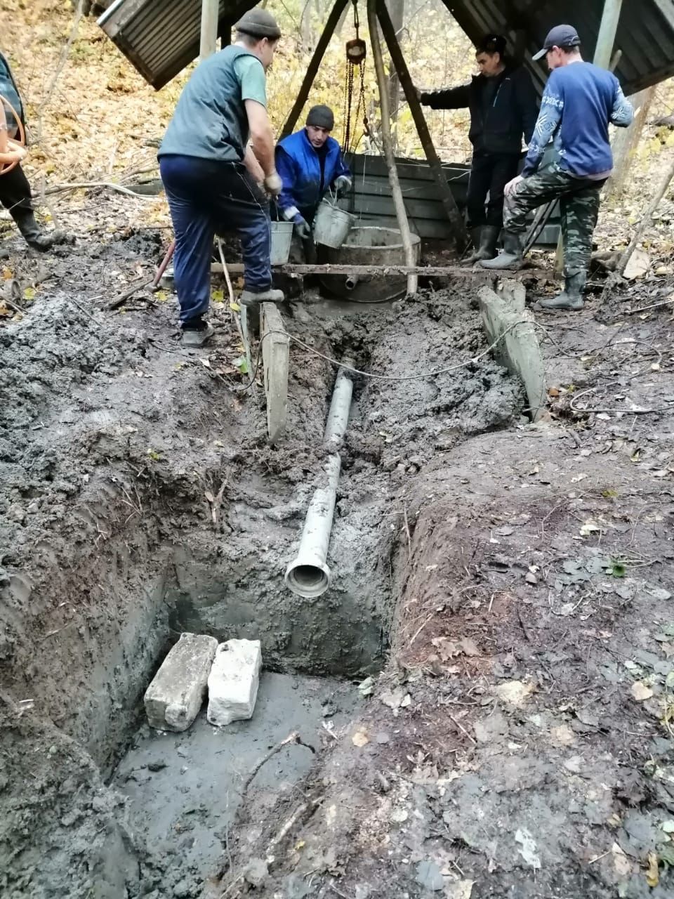 Нурлат районының Киекле авылы халкы уртак көч белән борынгы чишмәне төзекләндергән