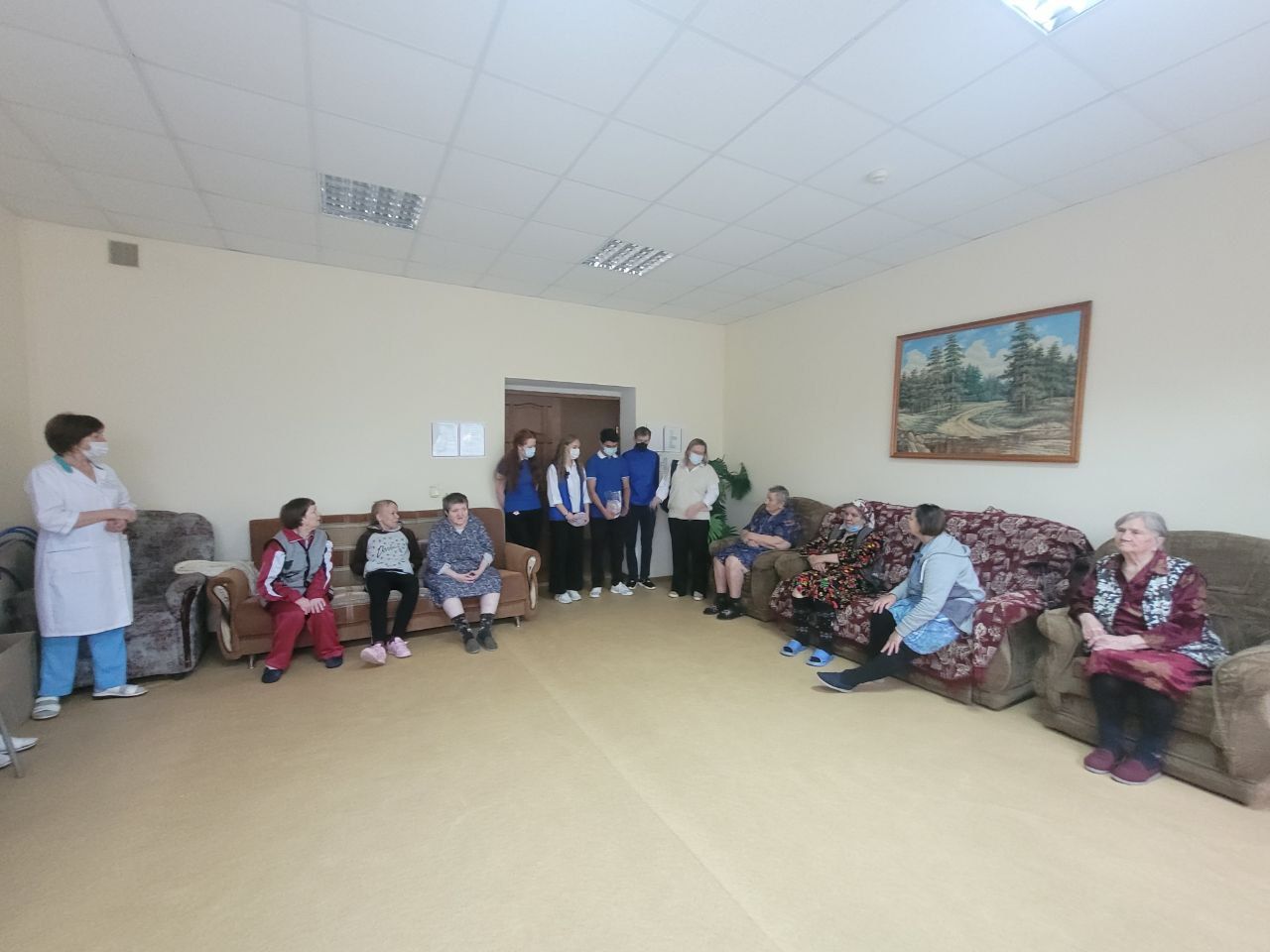 Нурлатские волонтеры посетили проживающих дом-интерната для престарелых и инвалидов