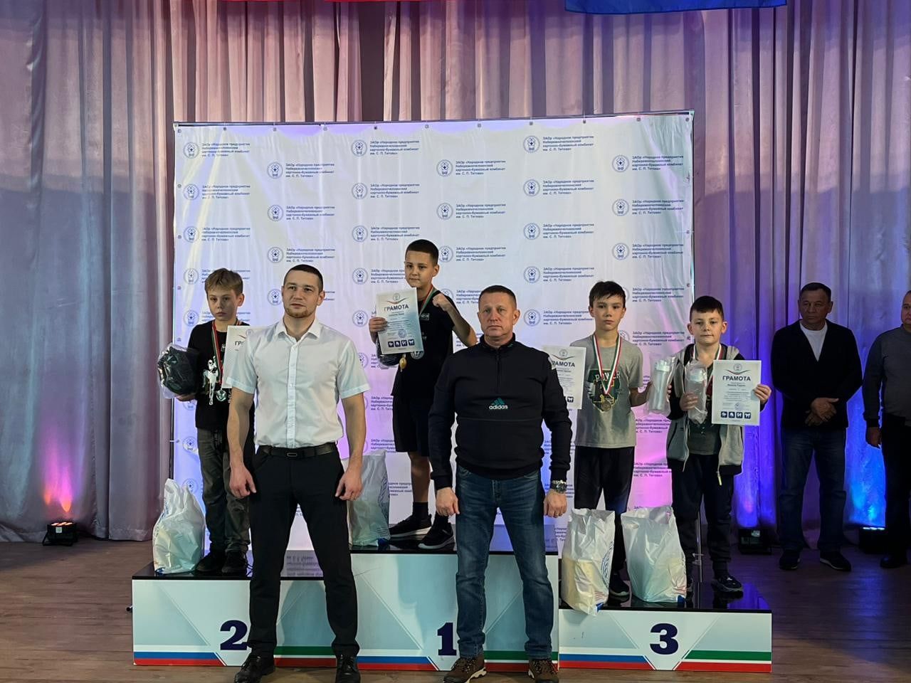 Нурлатские кикбоксеры достойно выступили на соревнованиях в Набережных Челнах