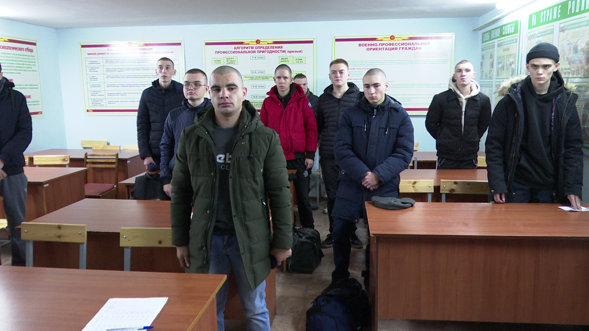 Сегодня из Нурлатского района на военную службу отправлены 14 призывников