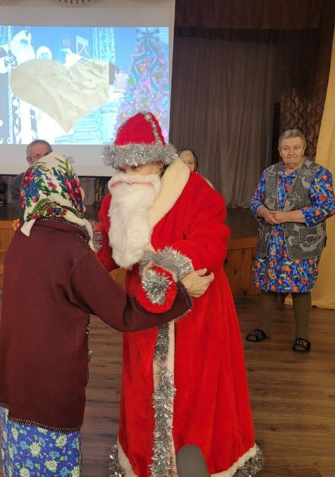 В Нурлатском дом-интернате прошло мероприятие ко дню рождения Деда Мороза