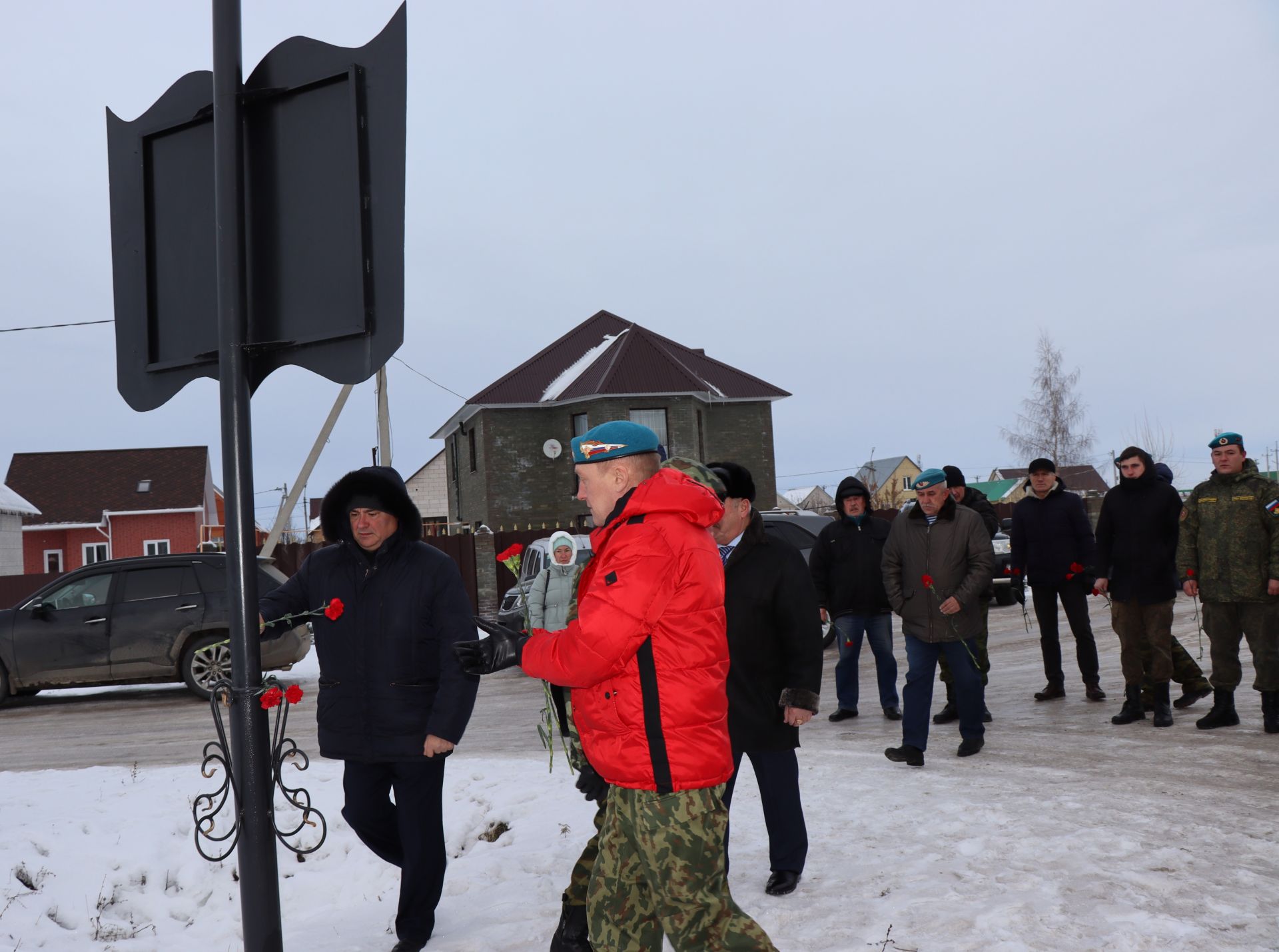 В Нурлате торжественно открыли мемориальный указатель в честь воина-интернационалиста