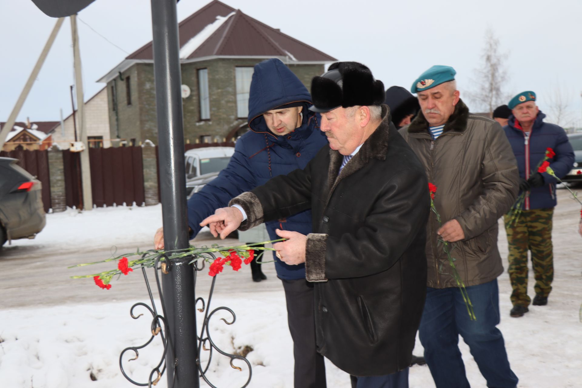 В Нурлате торжественно открыли мемориальный указатель в честь воина-интернационалиста