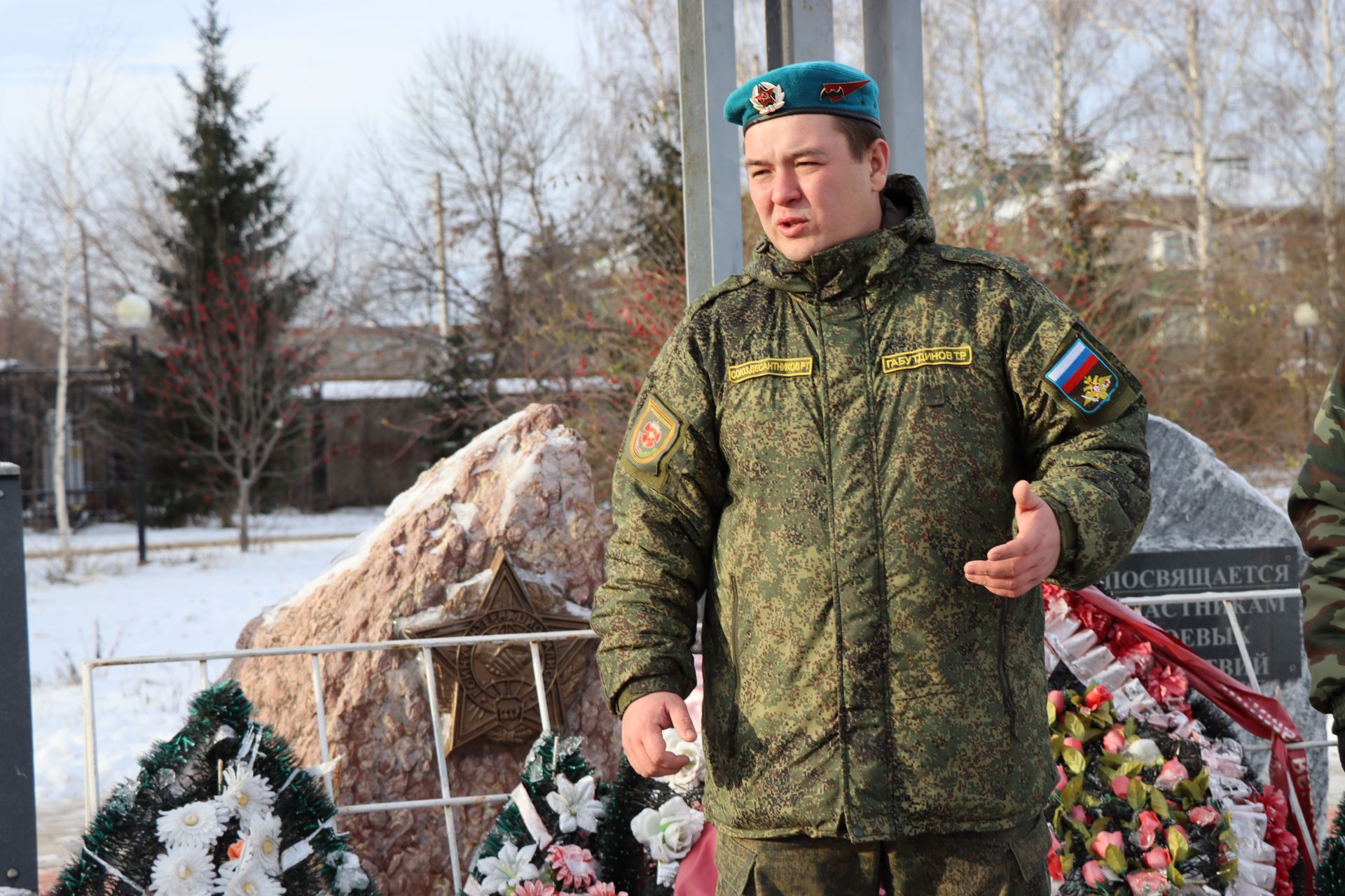 Нурлатцы возложили цветы к памятнику воинам-интернационалистам