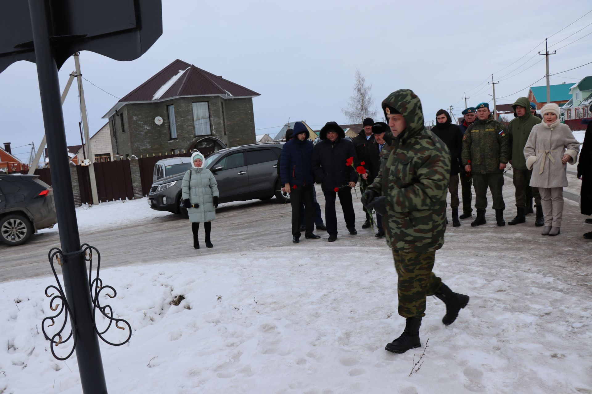 В Нурлате торжественно открыли мемориальный указатель в честь воина-интернационалиста