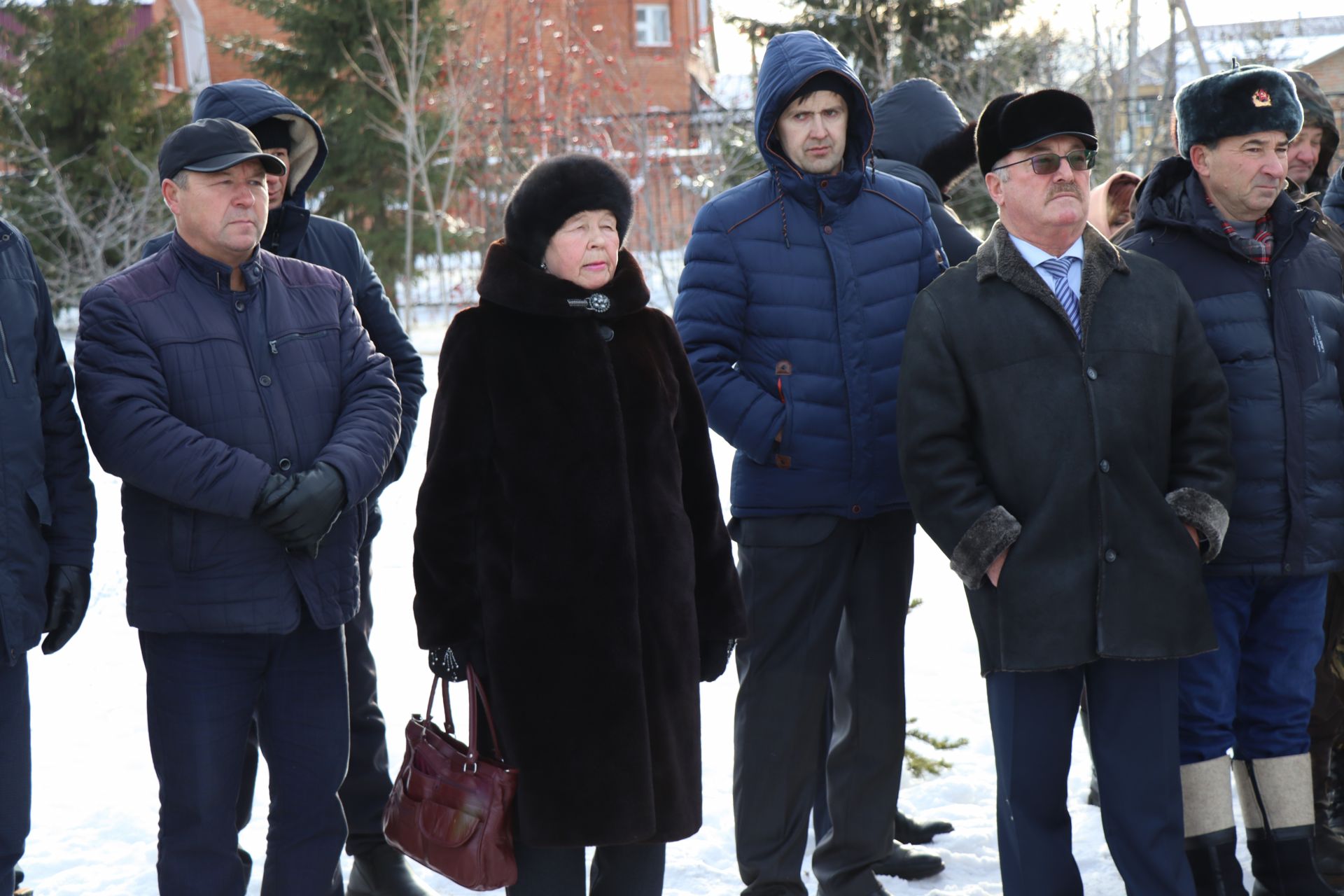 Нурлатцы возложили цветы к памятнику воинам-интернационалистам