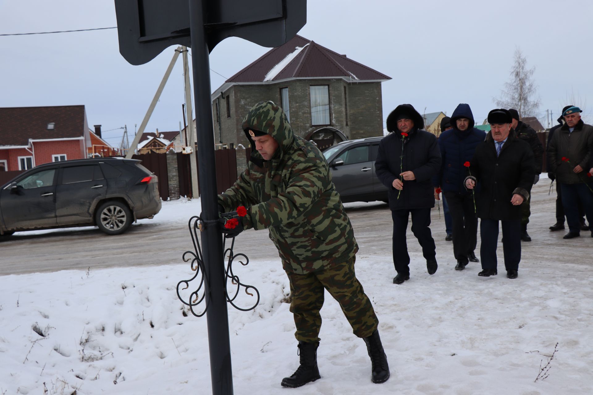 В Нурлате торжественно открыли мемориальный указатель в честь воина-интернационалиста