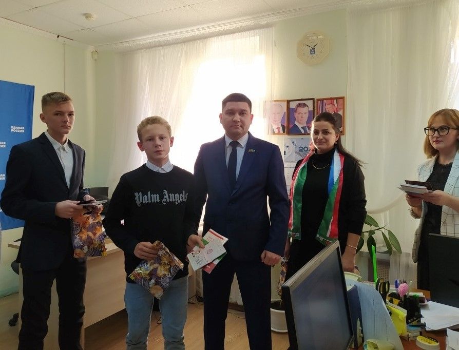 Пять юных нурлатцев получили паспорта Российской Федерации