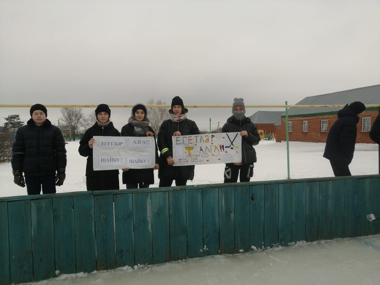 В селе Курманаево прошли соревнования по хоккею между школьными командами района