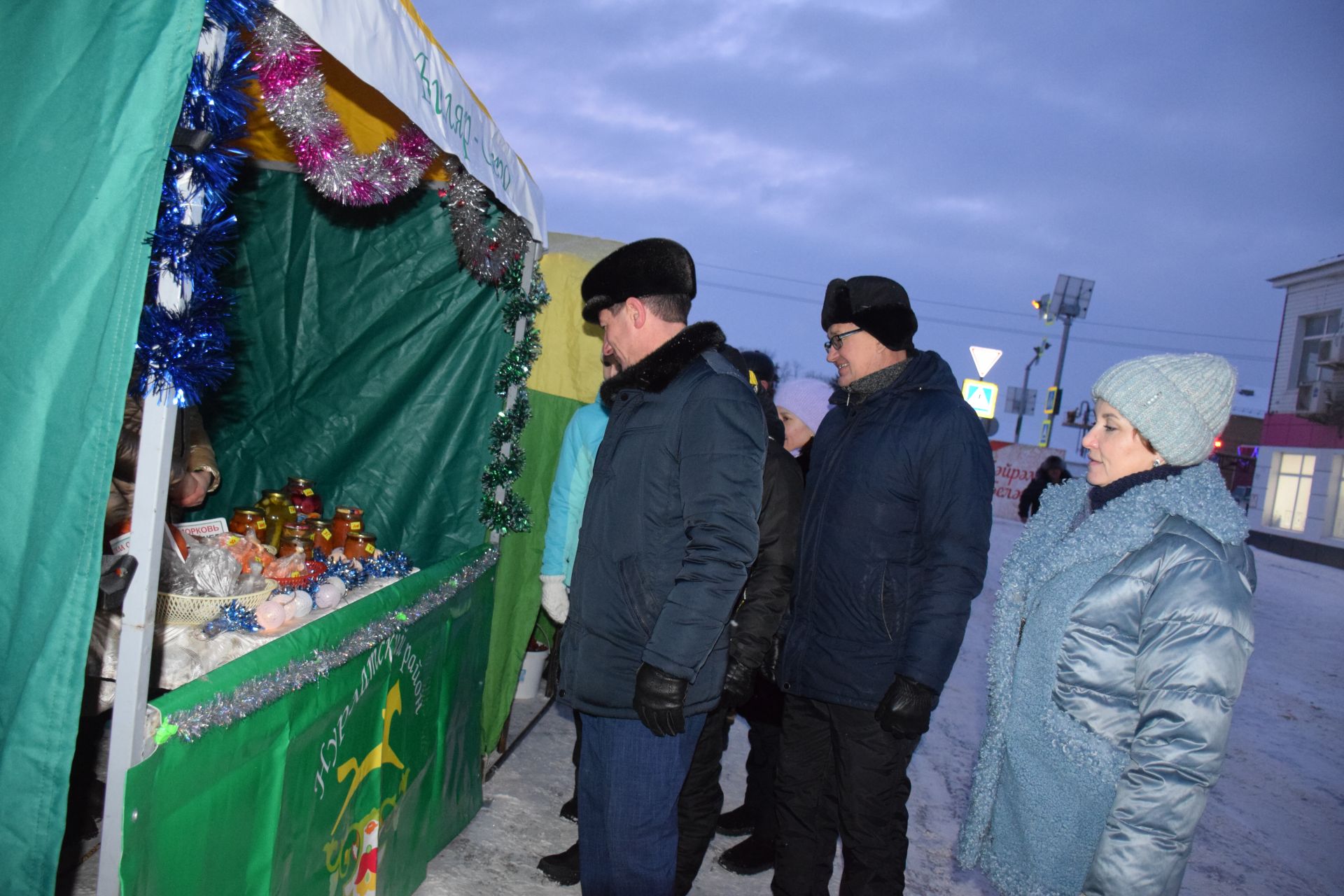 В Нурлате проходит предновогодняя ярмарка