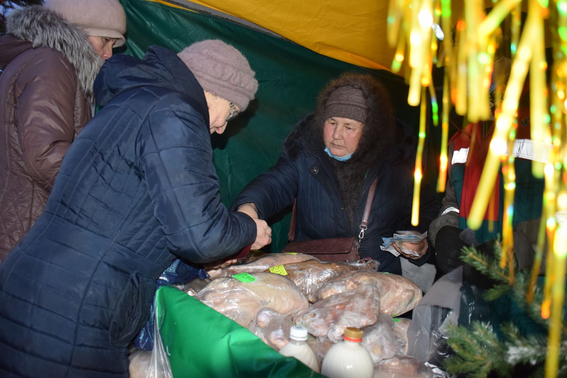 В Нурлате проходит предновогодняя ярмарка