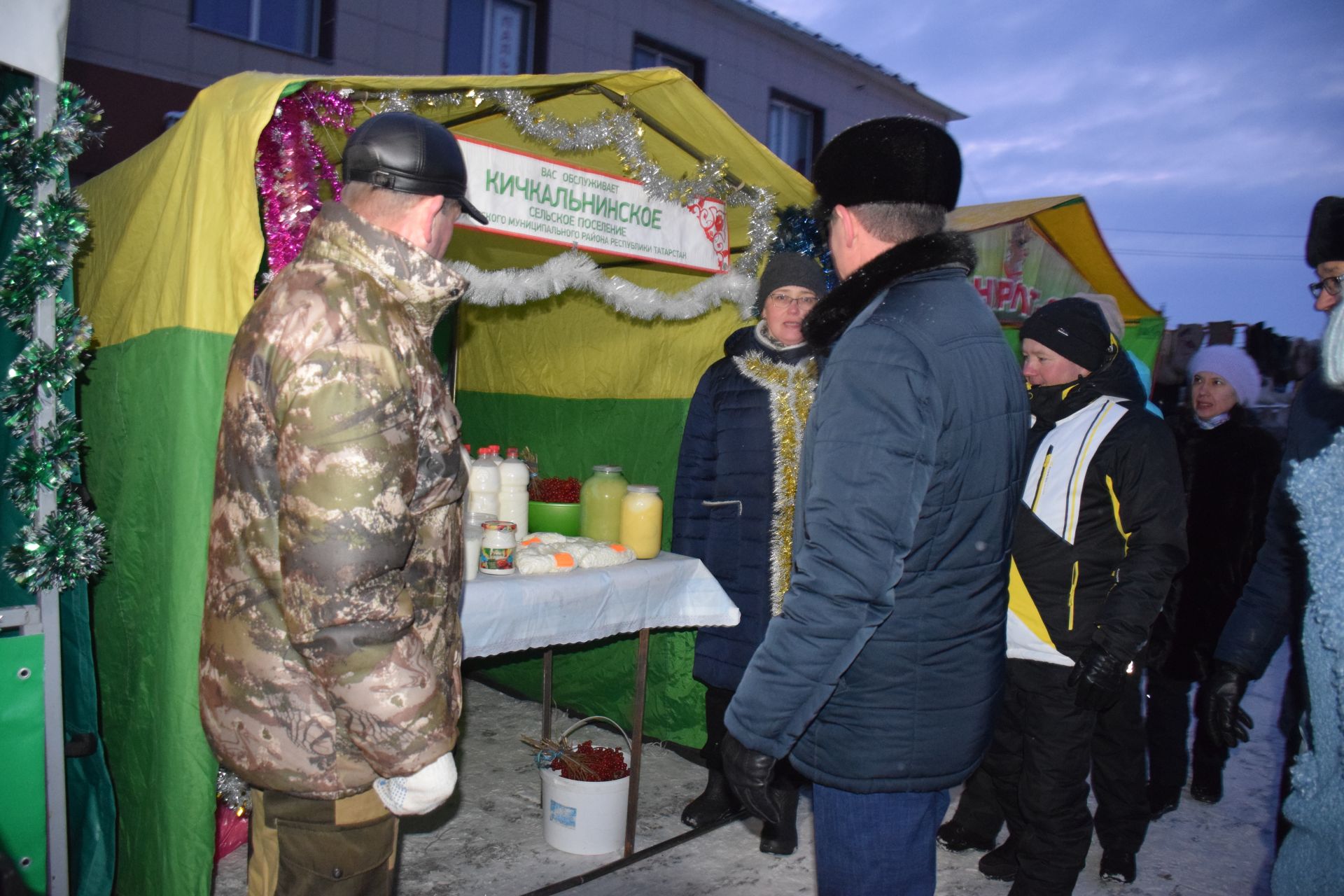 В Нурлате проходит предновогодняя ярмарка